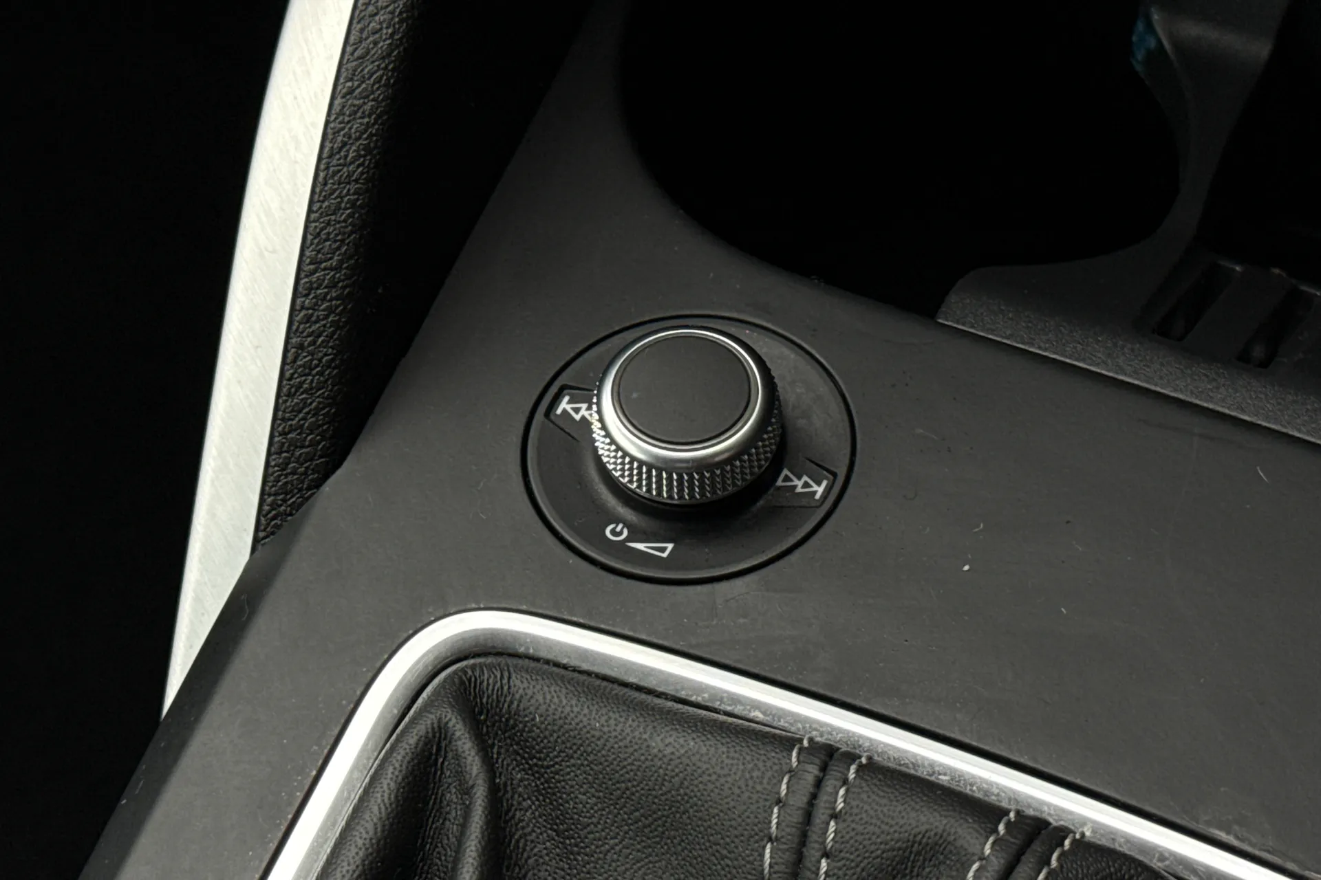Audi Q2 thumbnail image number 25
