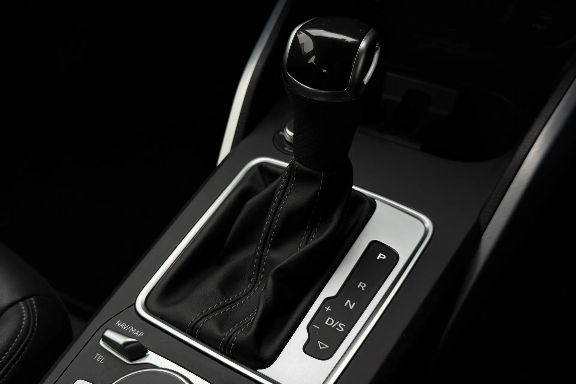 Audi Q2 thumbnail image number 21
