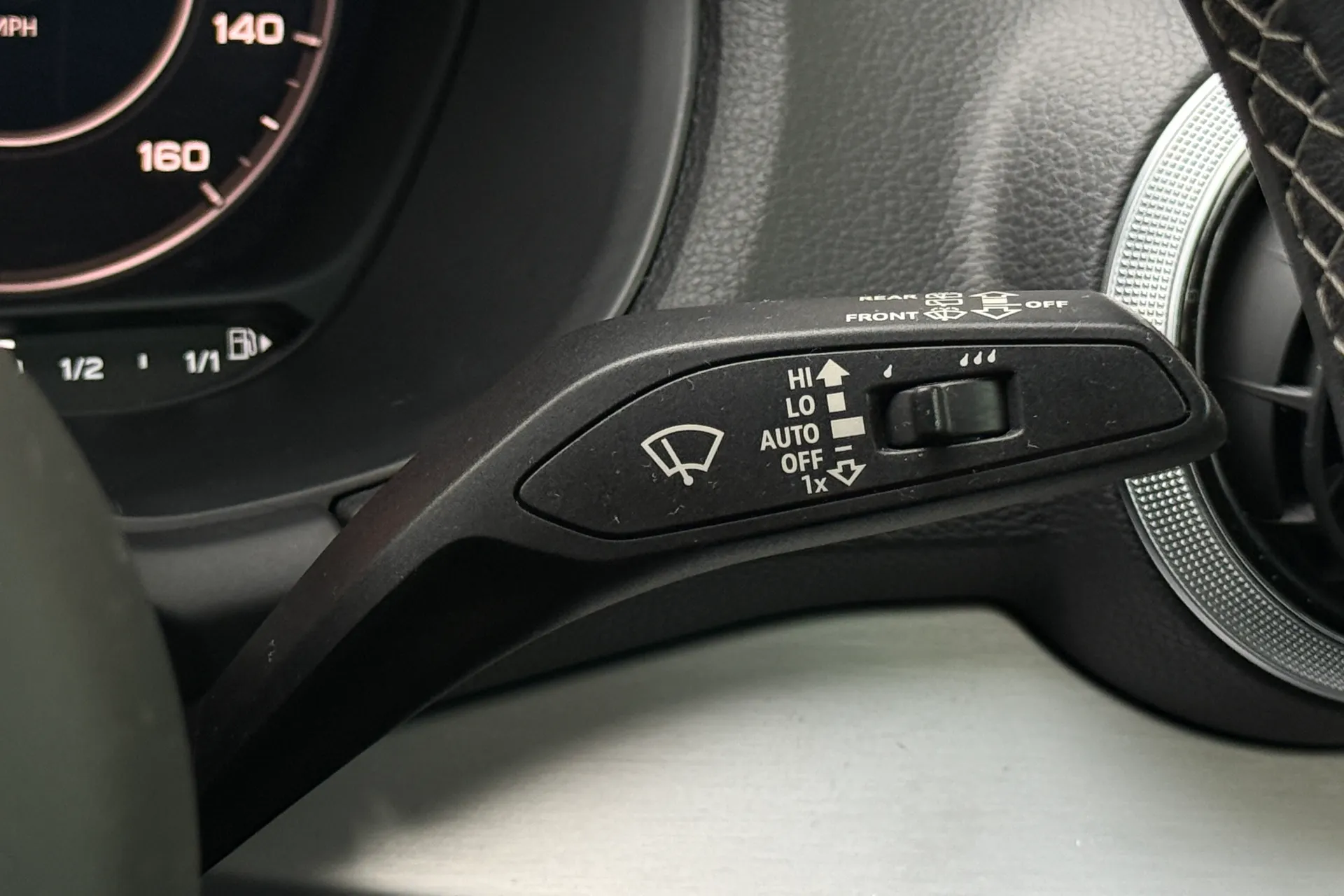 Audi Q2 thumbnail image number 14