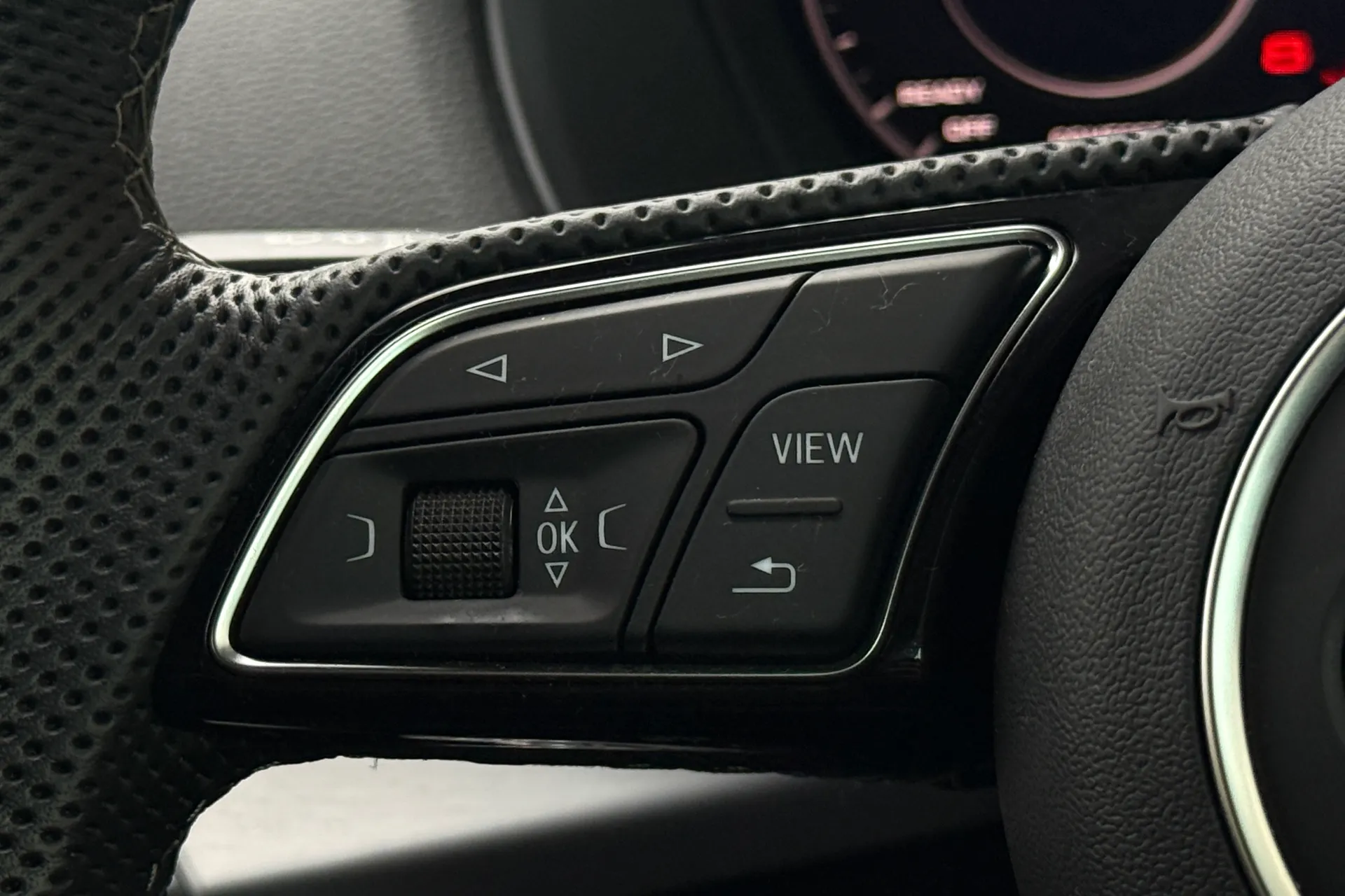 Audi Q2 thumbnail image number 12