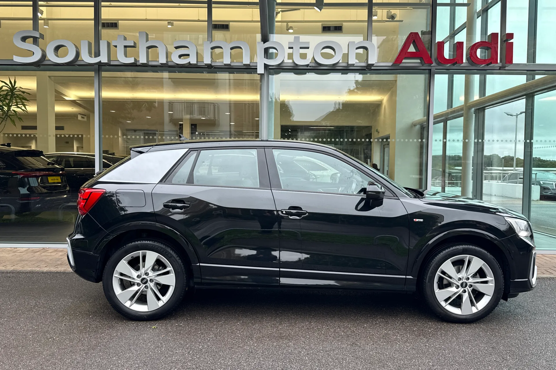 Audi Q2 thumbnail image number 2