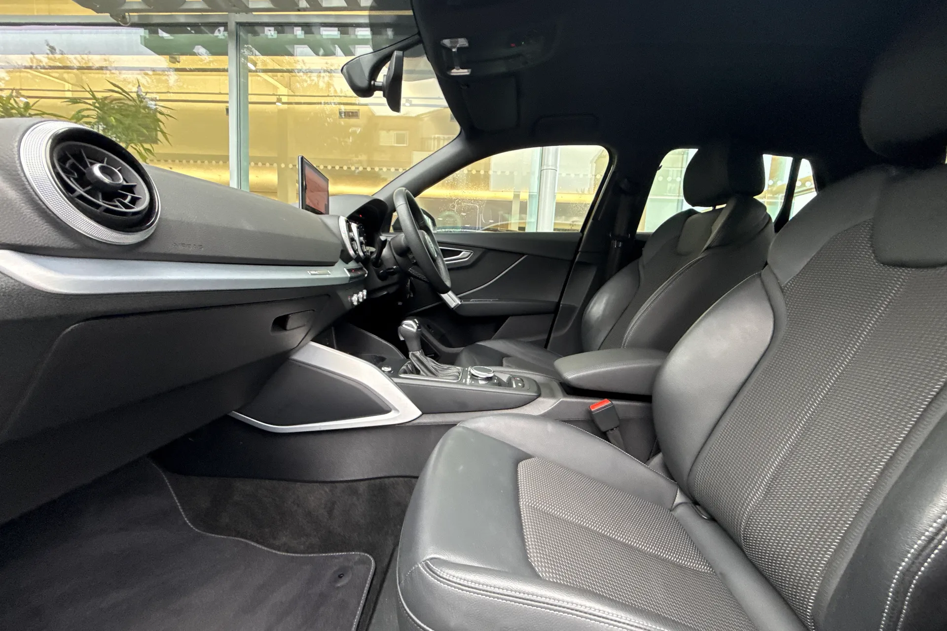 Audi Q2 thumbnail image number 48