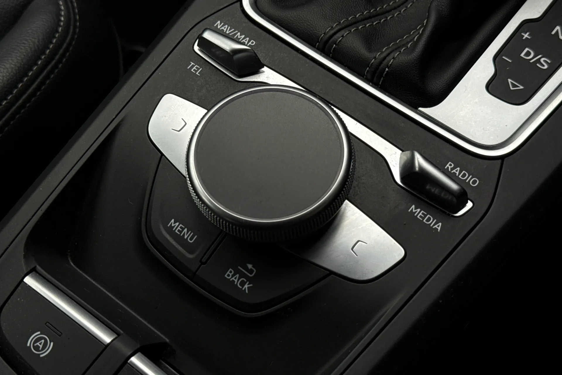Audi Q2 thumbnail image number 23