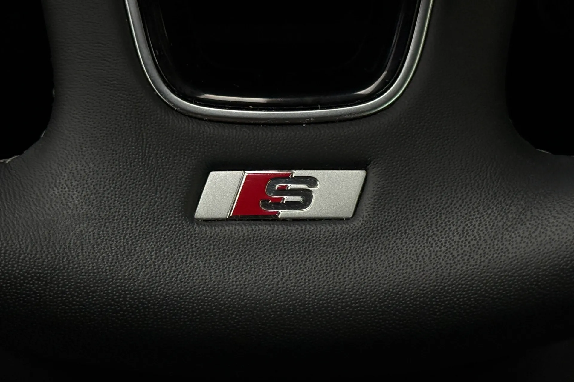 Audi Q2 thumbnail image number 13