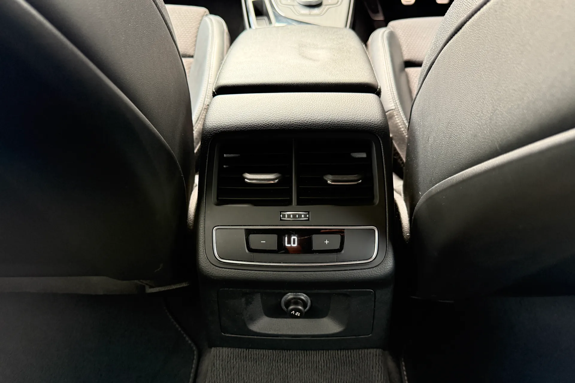 Audi A4 thumbnail image number 33