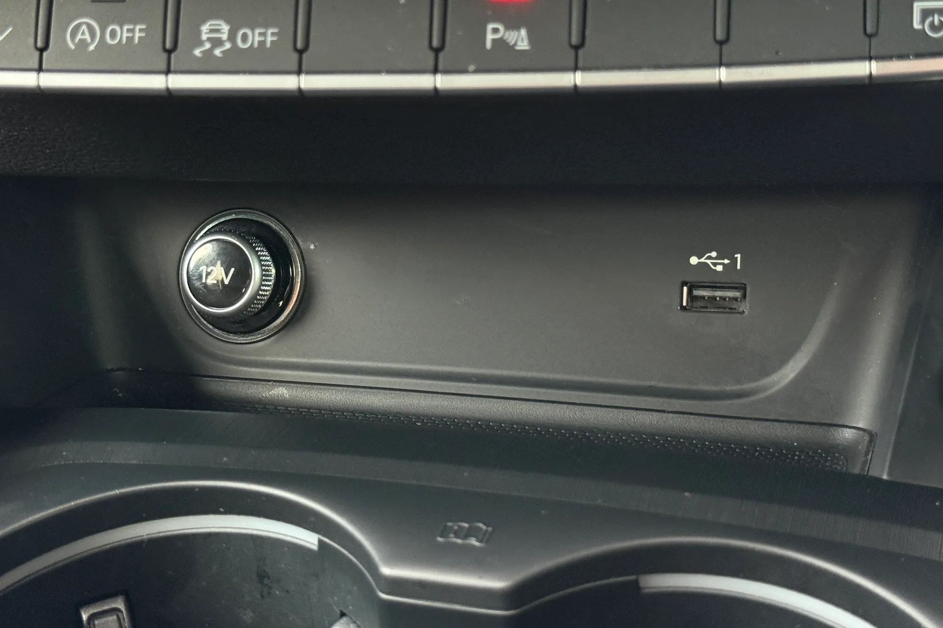 Audi A4 thumbnail image number 61