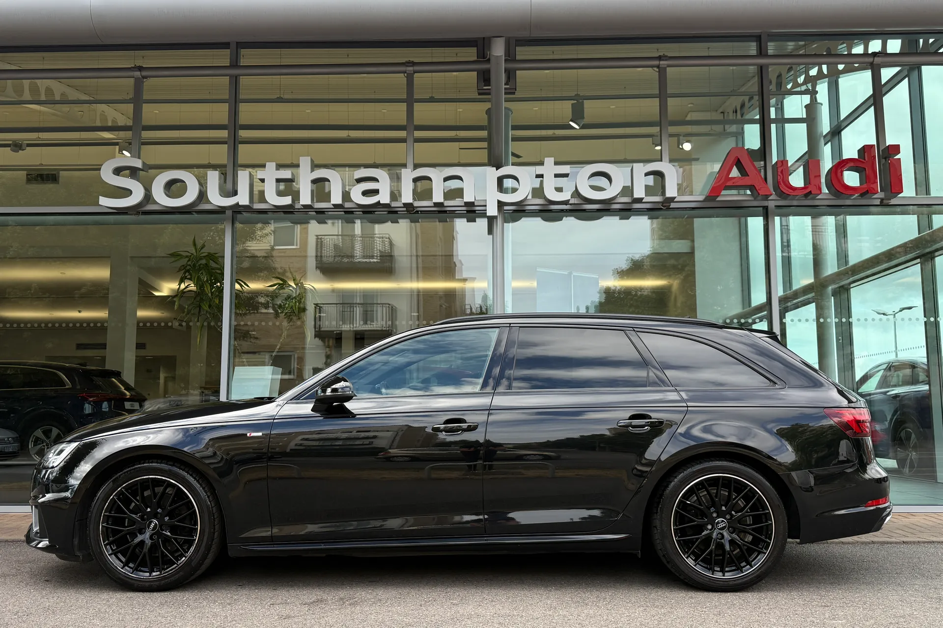 Audi A4 thumbnail image number 54