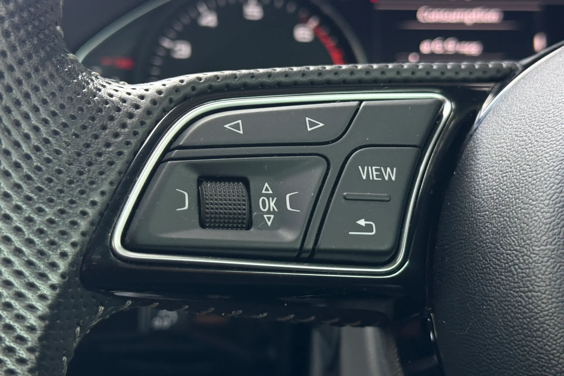 Audi A4 thumbnail image number 5