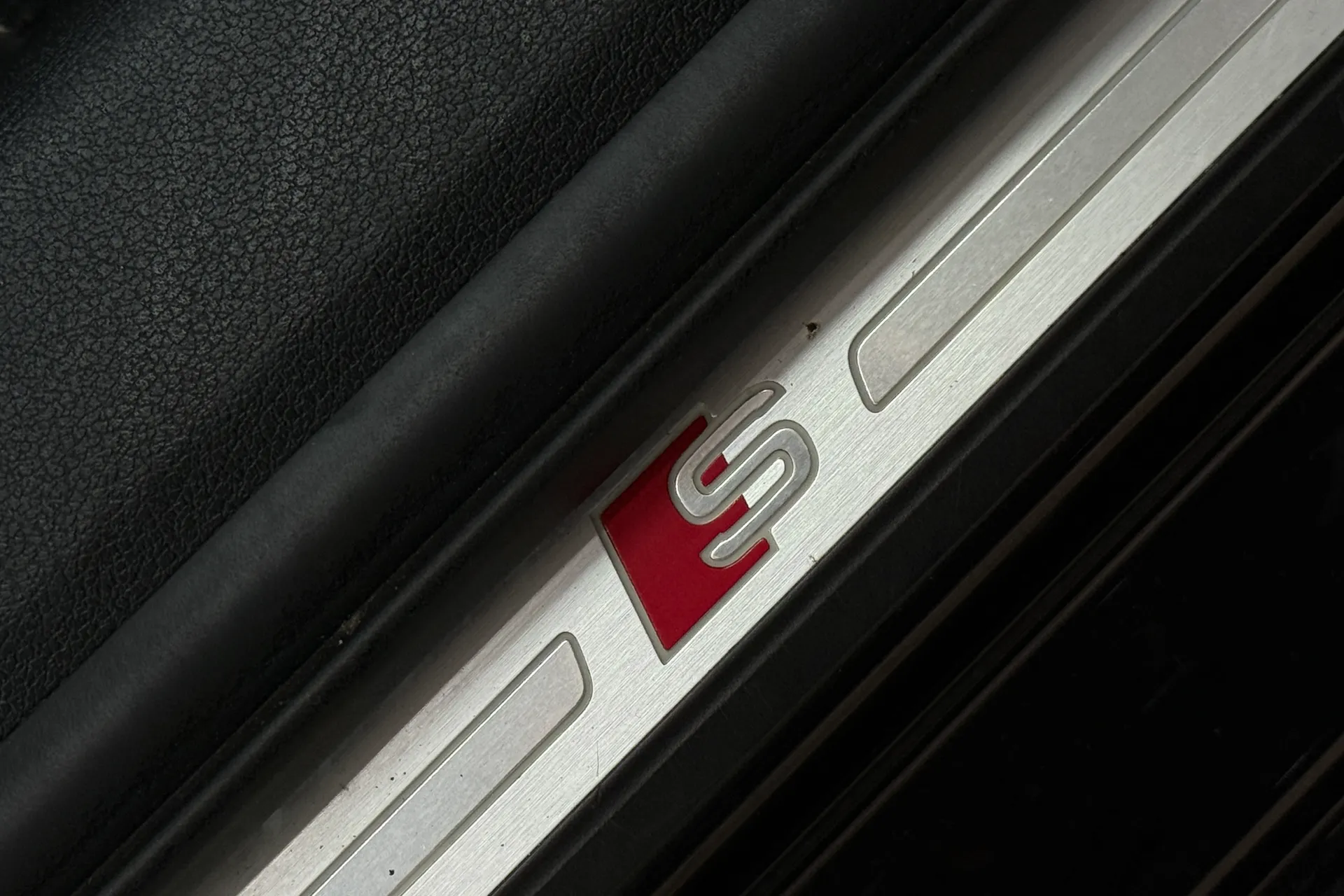 Audi A4 thumbnail image number 28