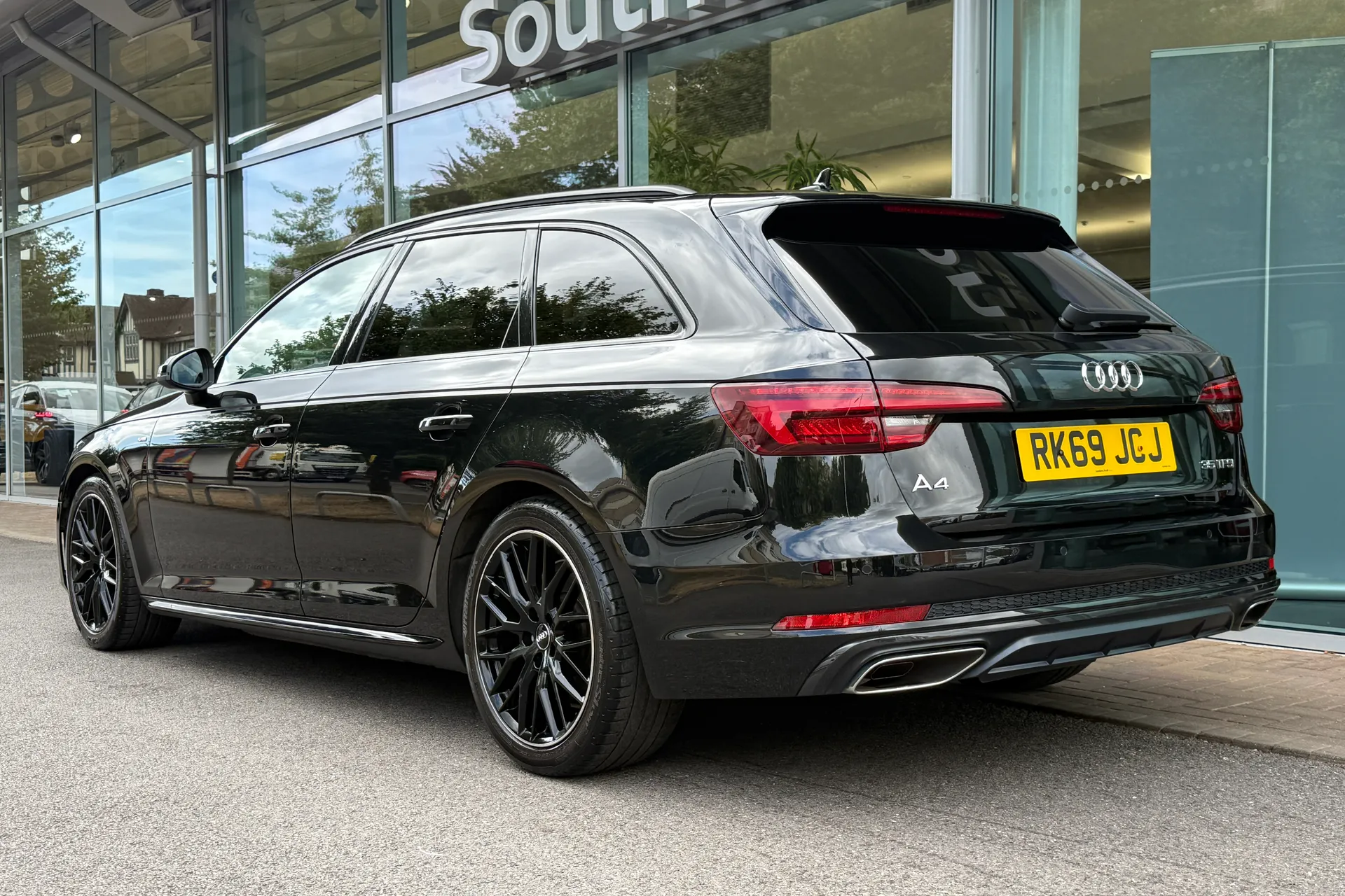 Audi A4 thumbnail image number 60