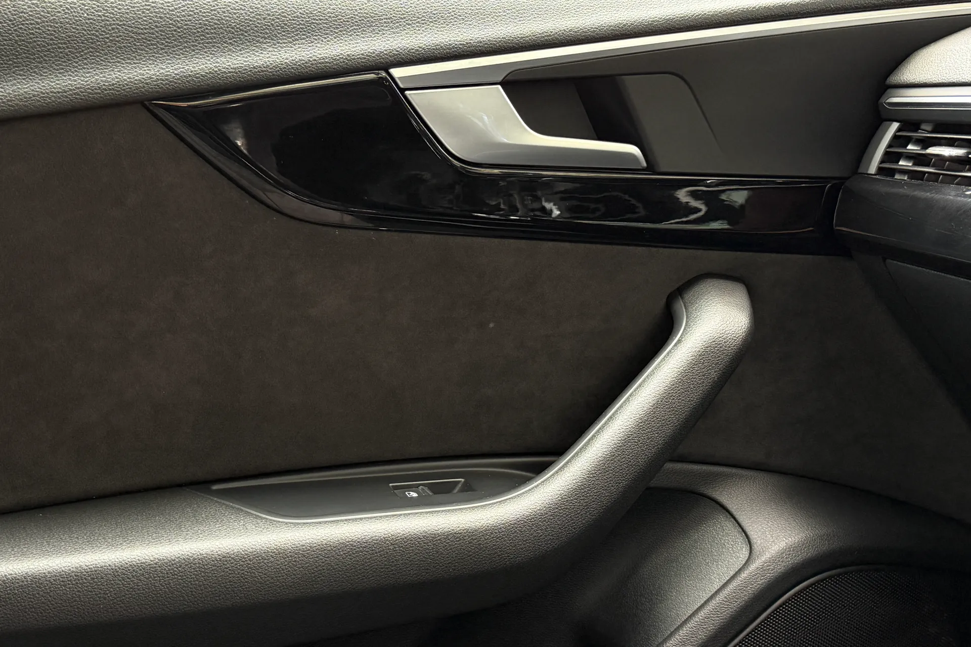 Audi A4 thumbnail image number 23