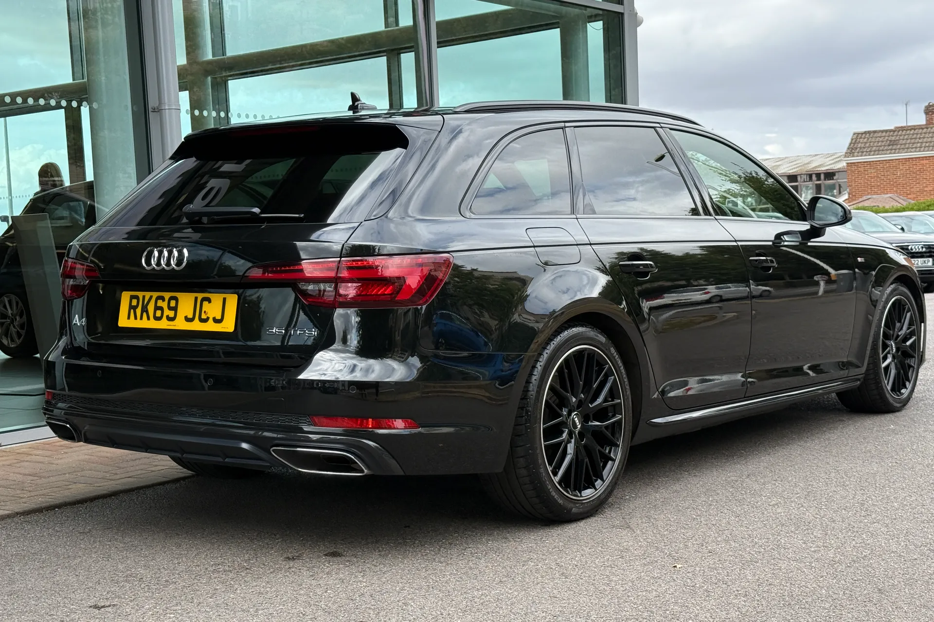 Audi A4 thumbnail image number 63
