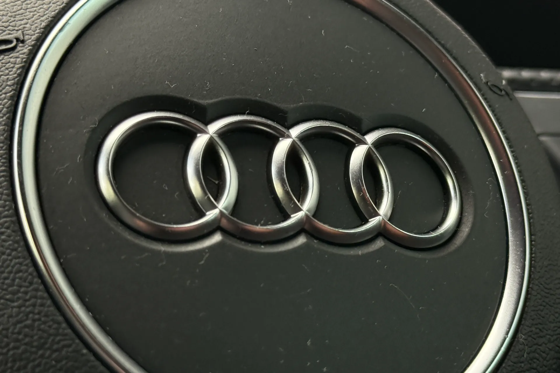 Audi A4 thumbnail image number 24