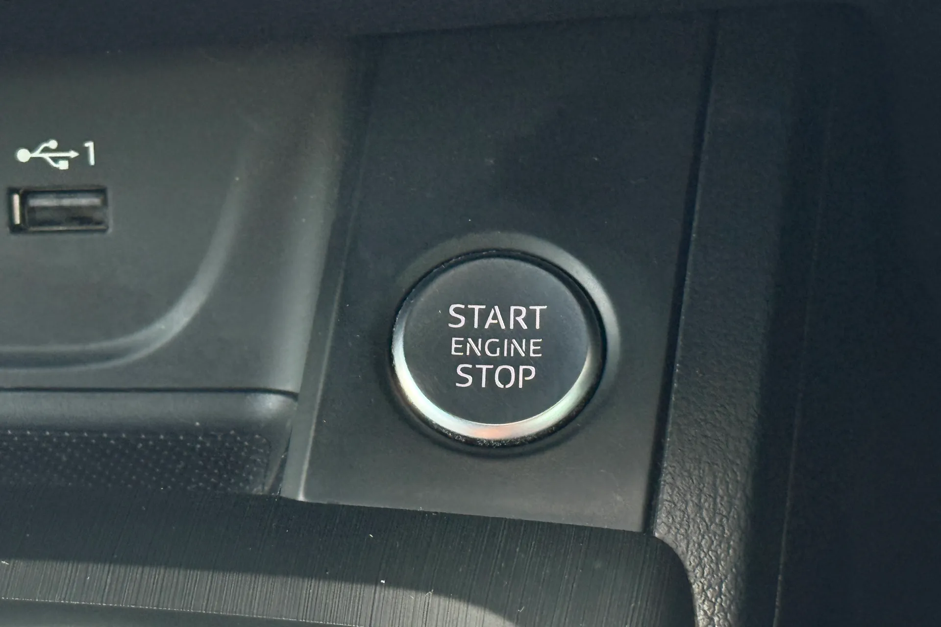 Audi A4 thumbnail image number 26