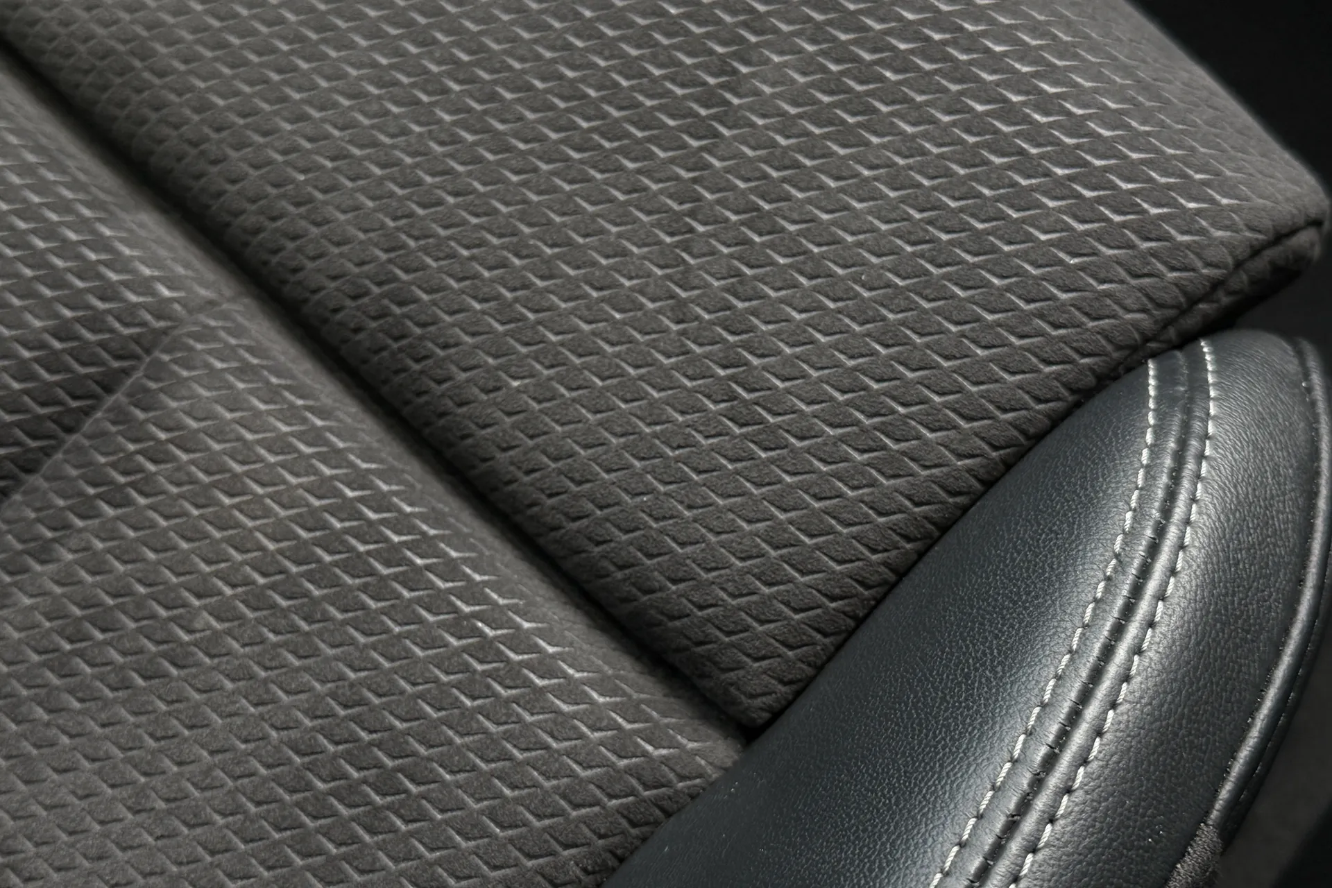 Audi A4 thumbnail image number 19