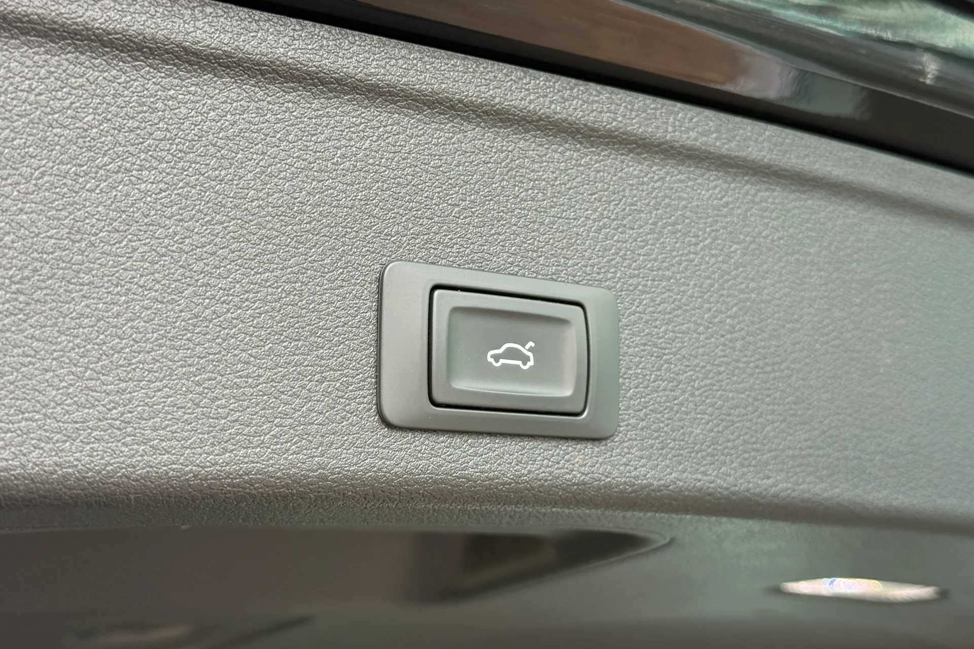 Audi A4 thumbnail image number 47