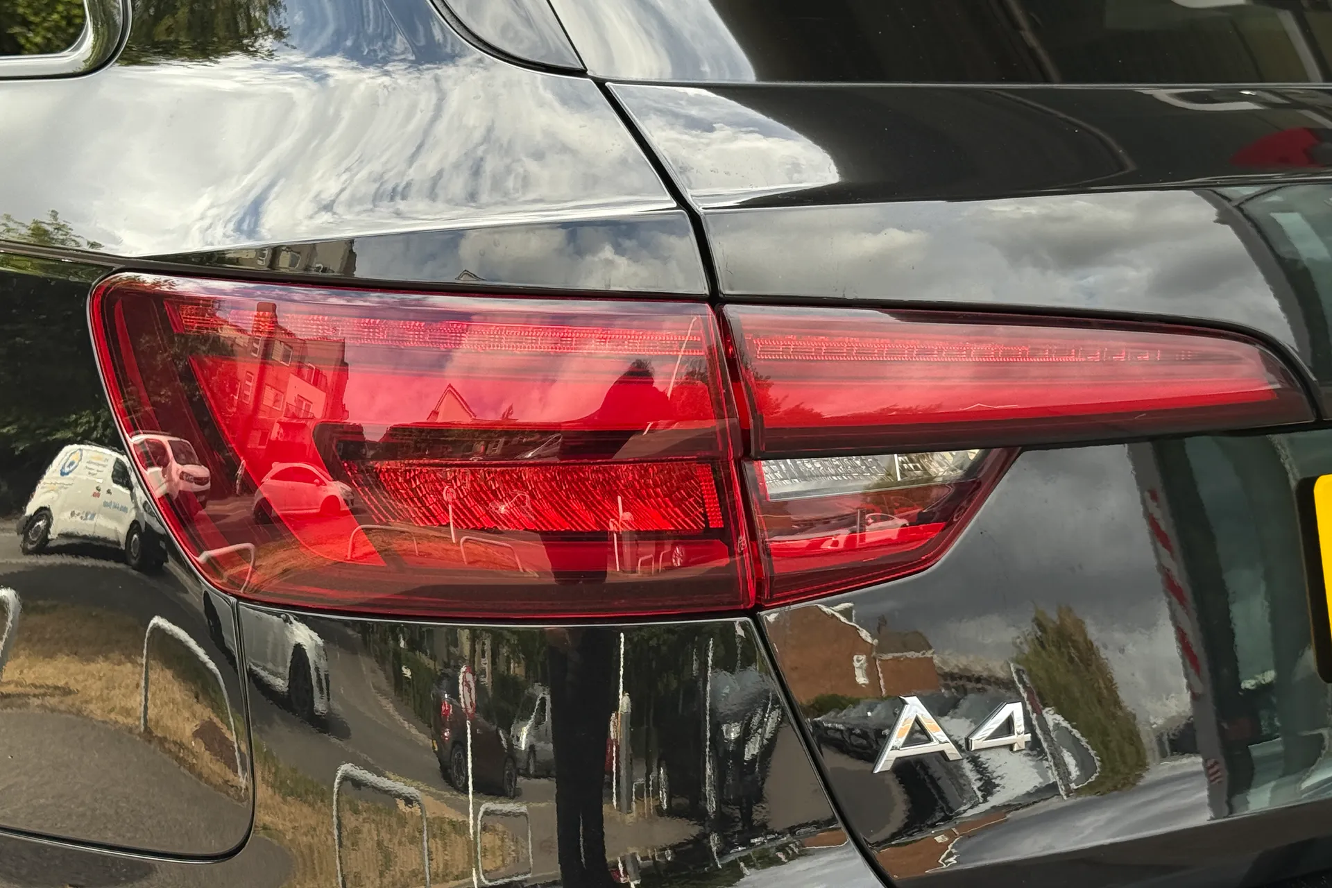 Audi A4 thumbnail image number 43