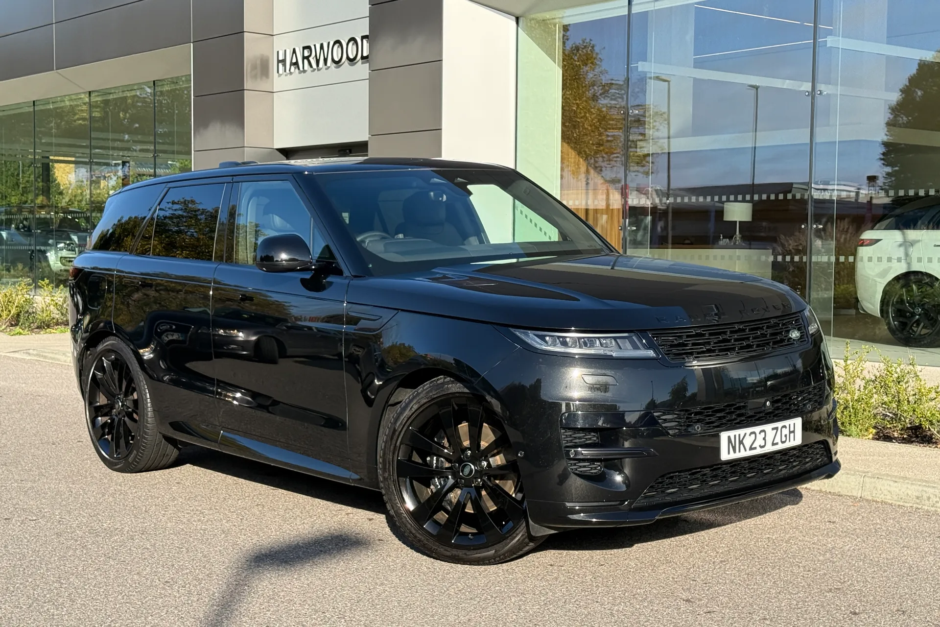 LAND ROVER RANGE ROVER SPORT focused image