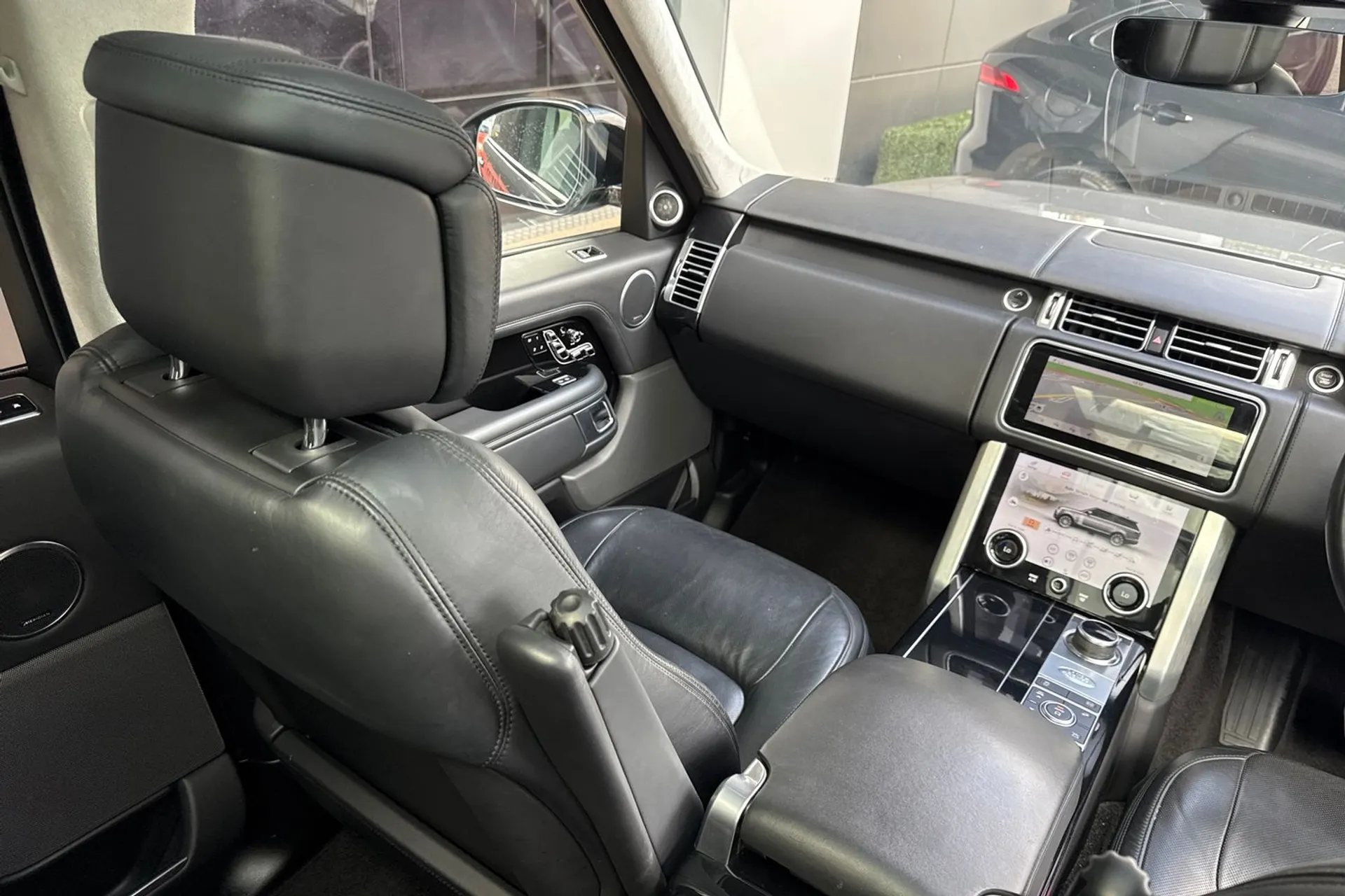 LAND ROVER RANGE ROVER thumbnail image number 57