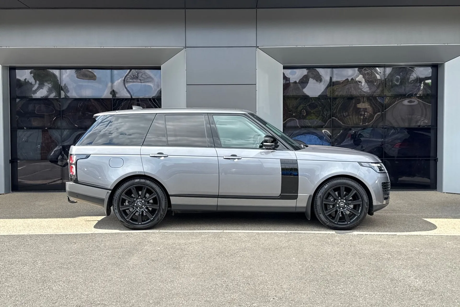 LAND ROVER RANGE ROVER thumbnail image number 2