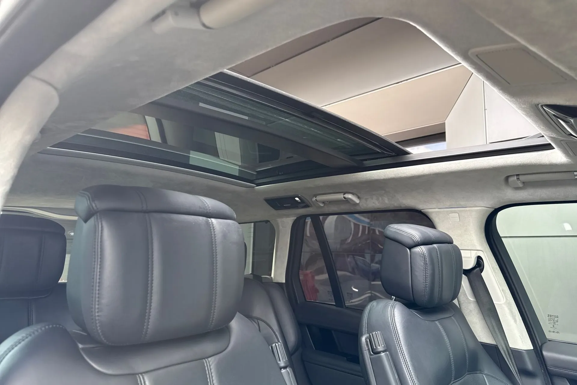 LAND ROVER RANGE ROVER thumbnail image number 14