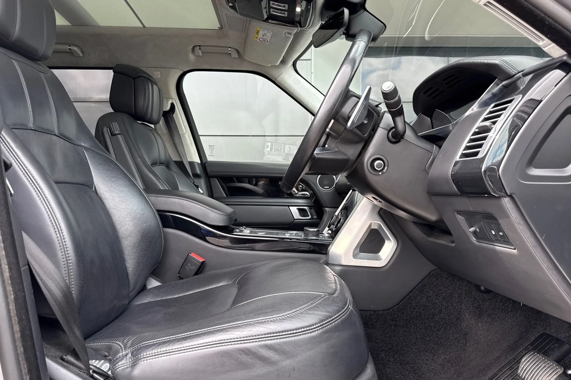 LAND ROVER RANGE ROVER thumbnail image number 18