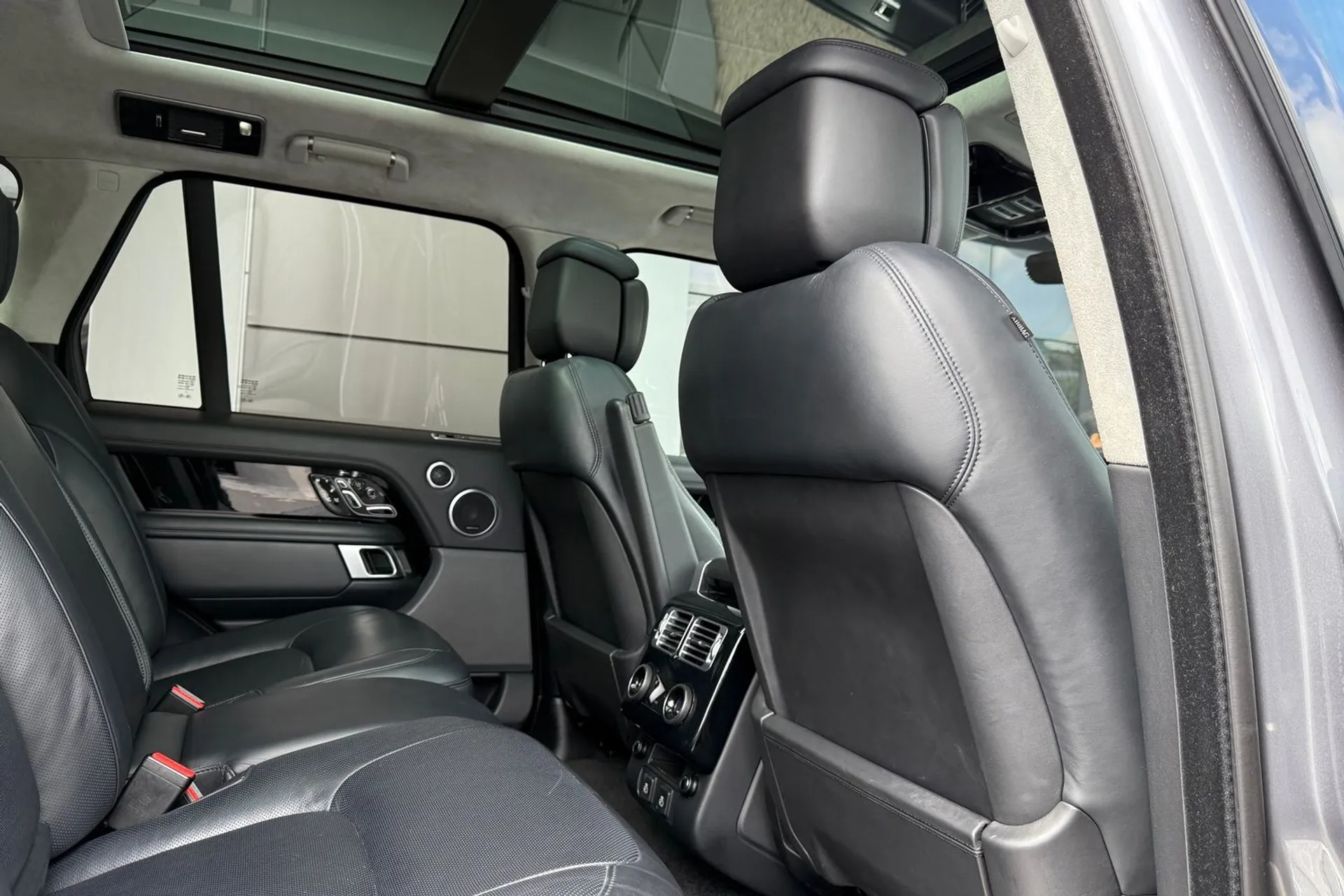 LAND ROVER RANGE ROVER thumbnail image number 28