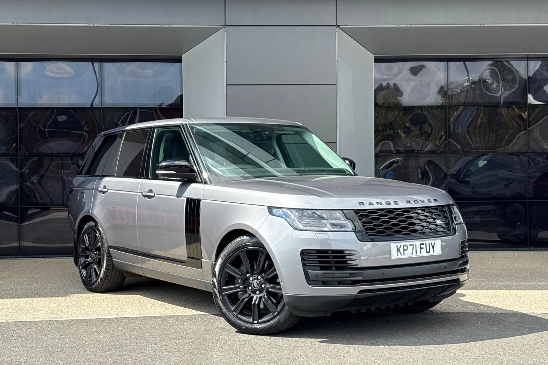 LAND ROVER RANGE ROVER focused image