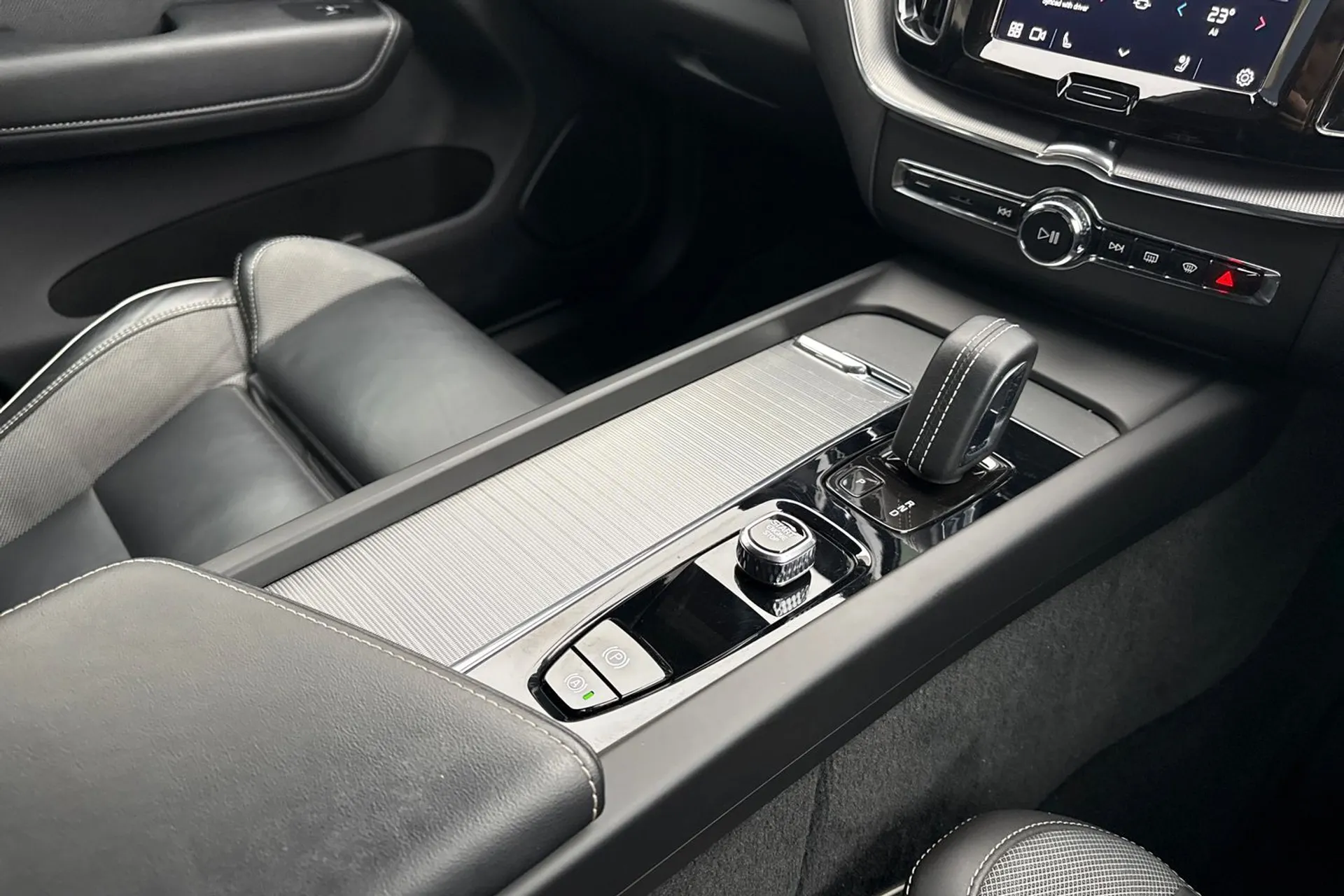 Volvo XC60 thumbnail image number 42