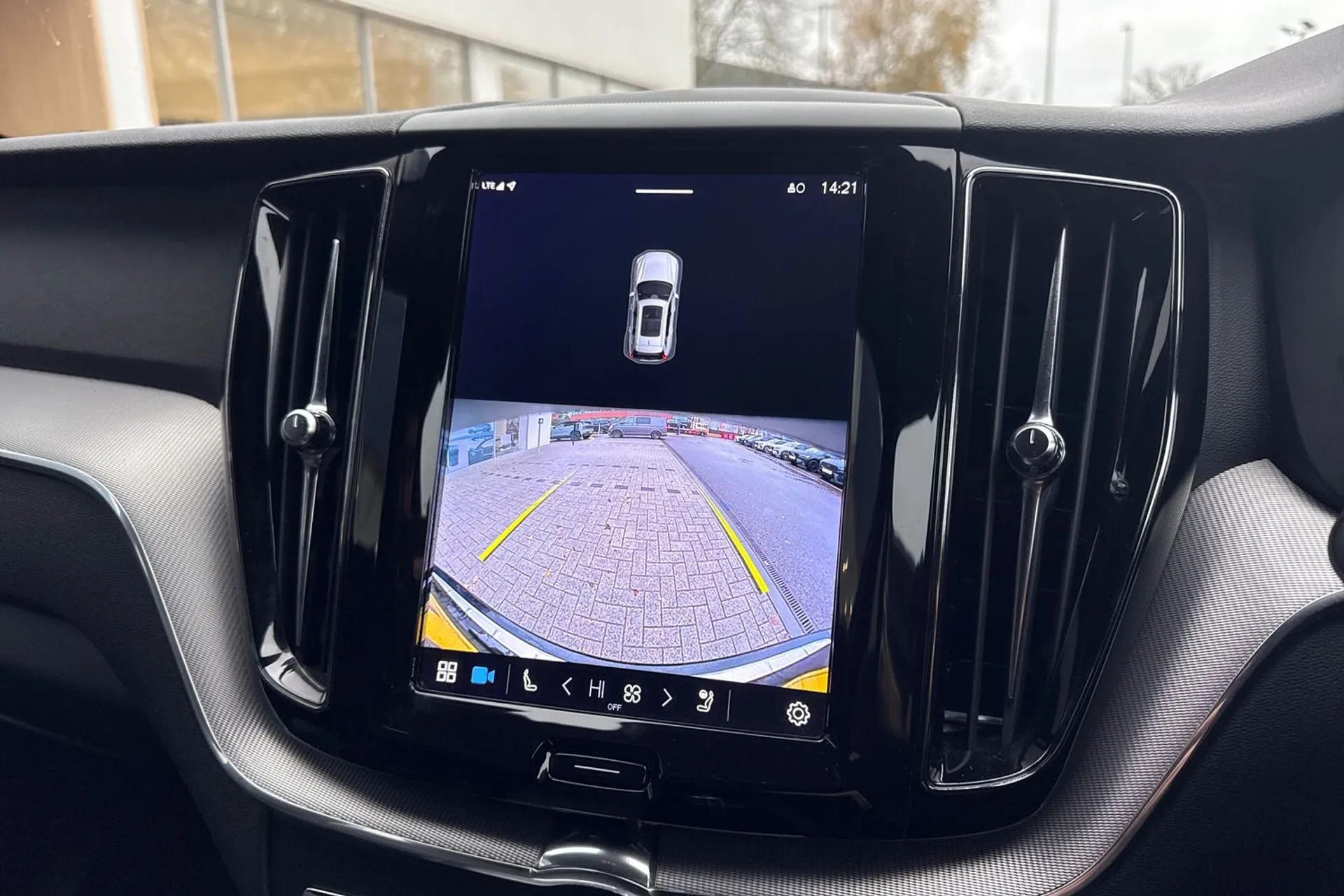 Volvo XC60 thumbnail image number 4