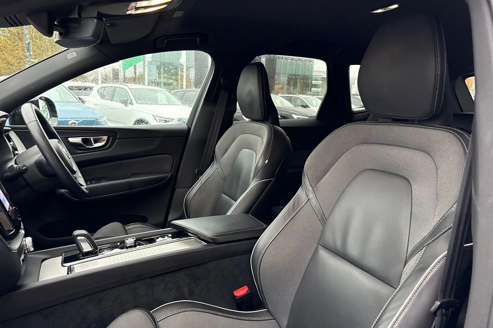 Volvo XC60 thumbnail image number 28