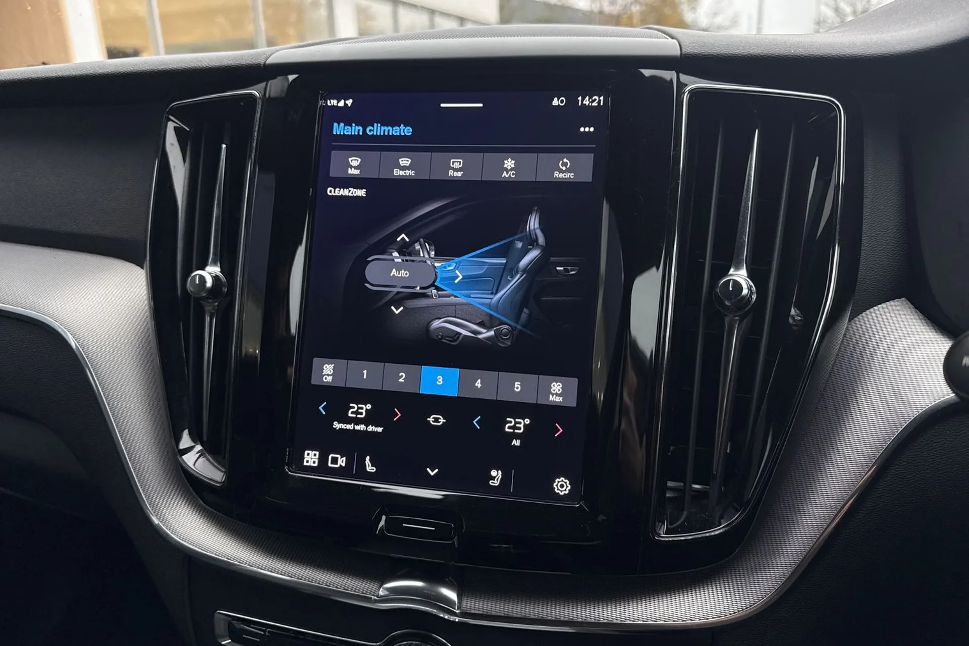 Volvo XC60 thumbnail image number 38