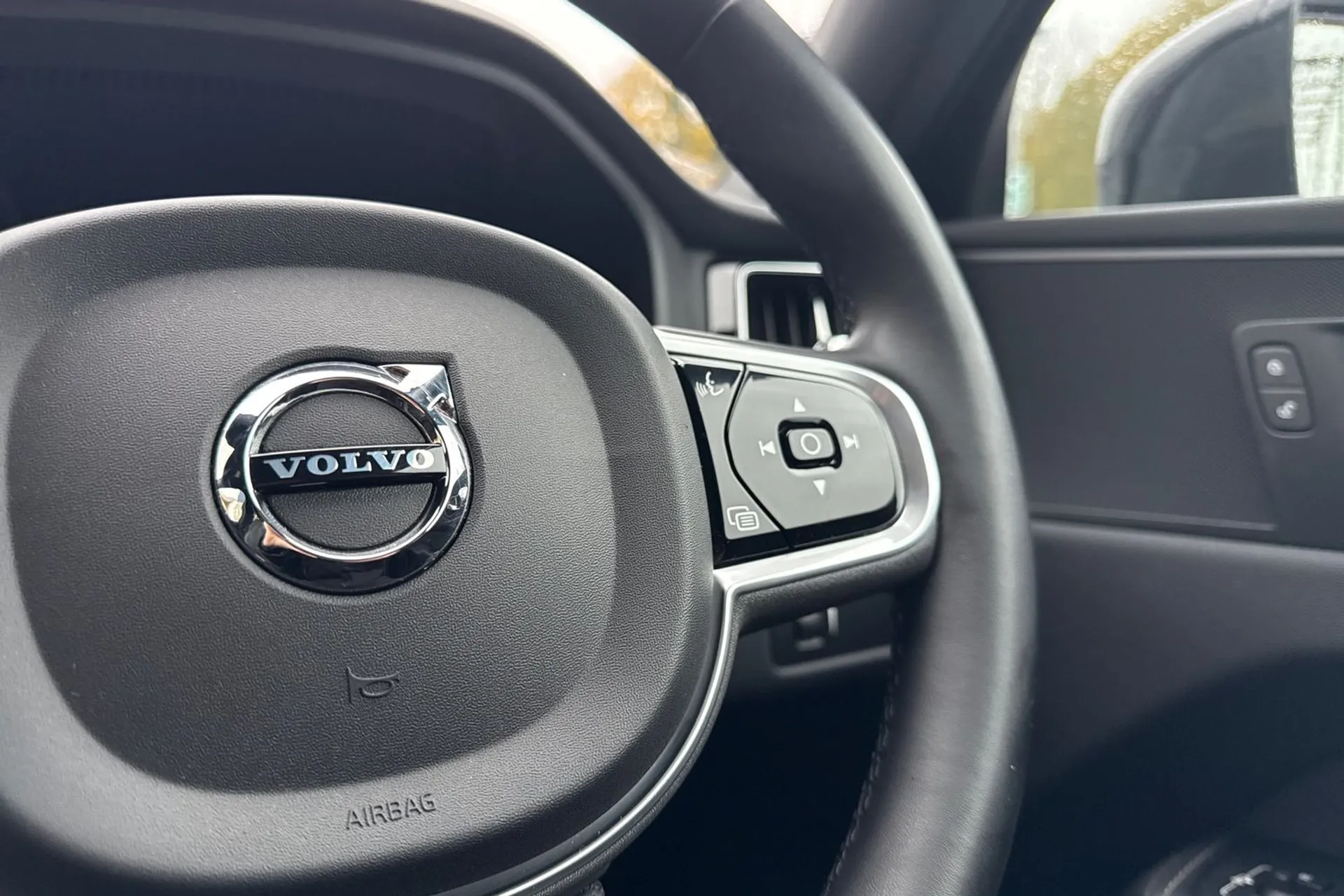 Volvo XC60 thumbnail image number 37