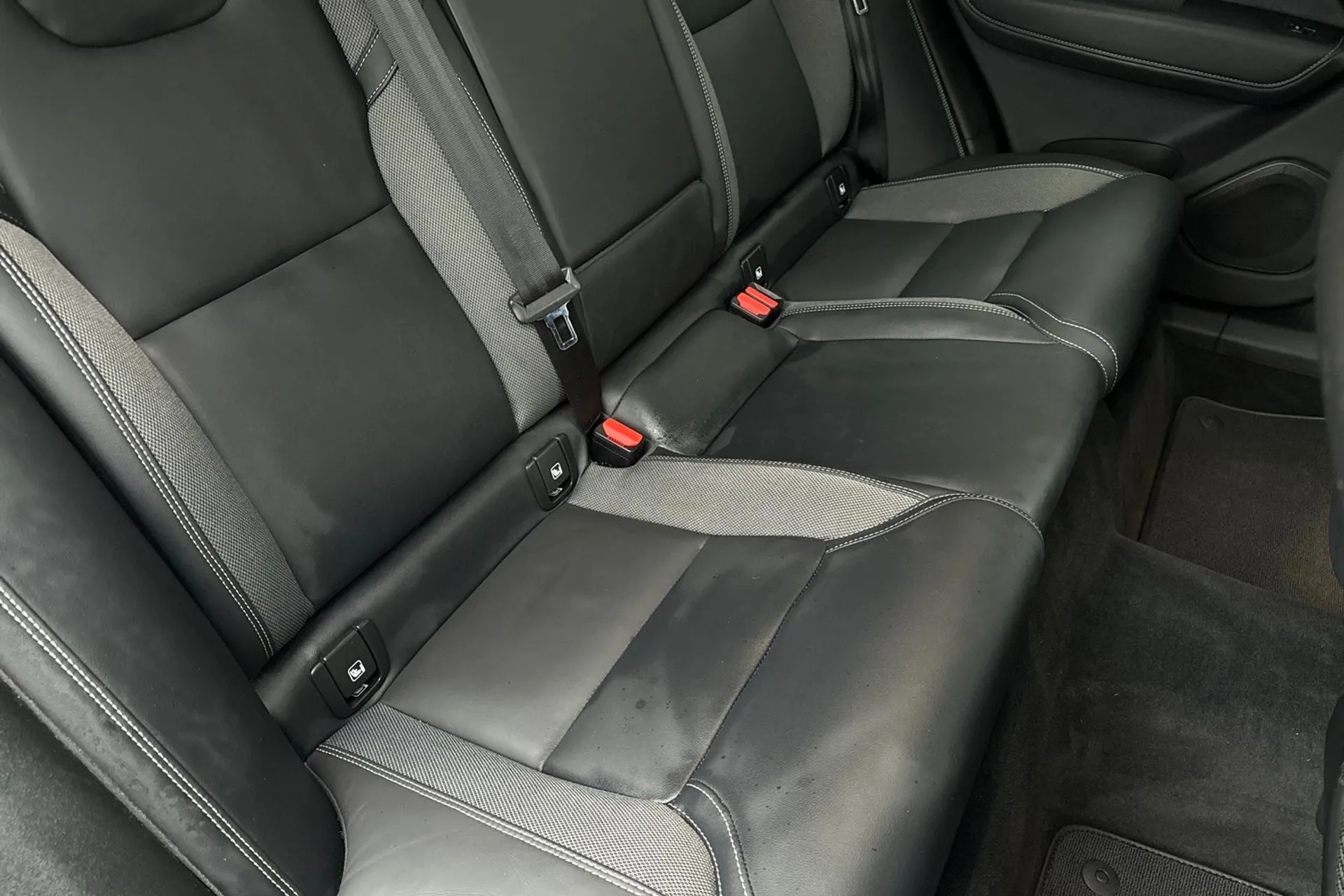 Volvo XC60 thumbnail image number 25