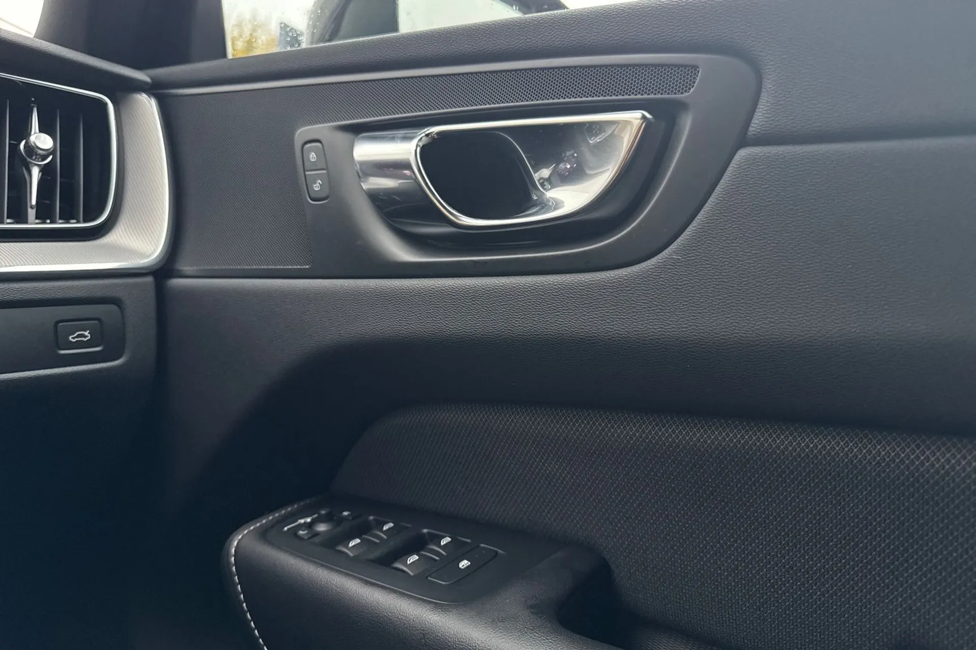 Volvo XC60 thumbnail image number 41