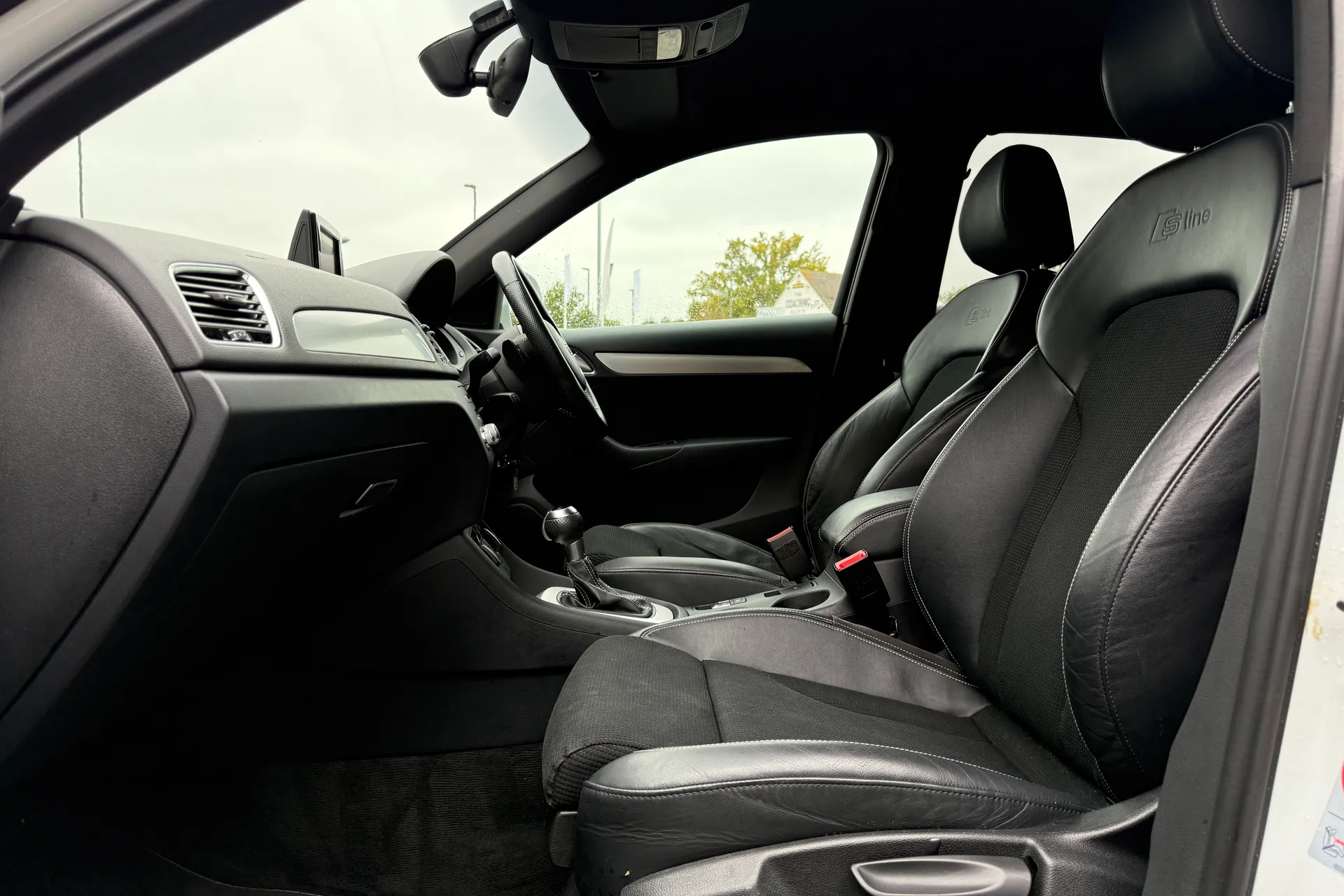 Audi Q3 thumbnail image number 17