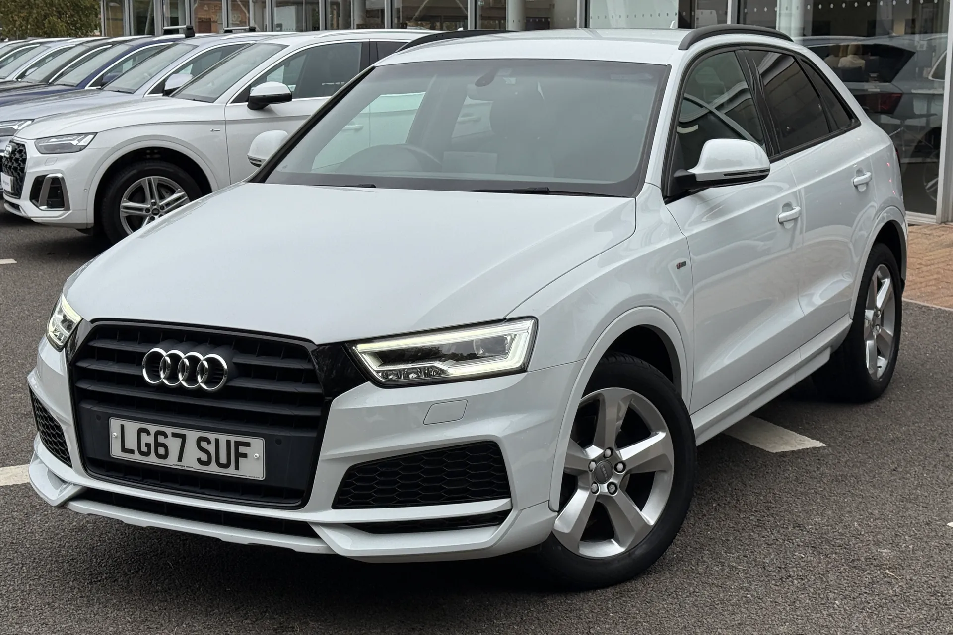 Audi Q3 thumbnail image number 14