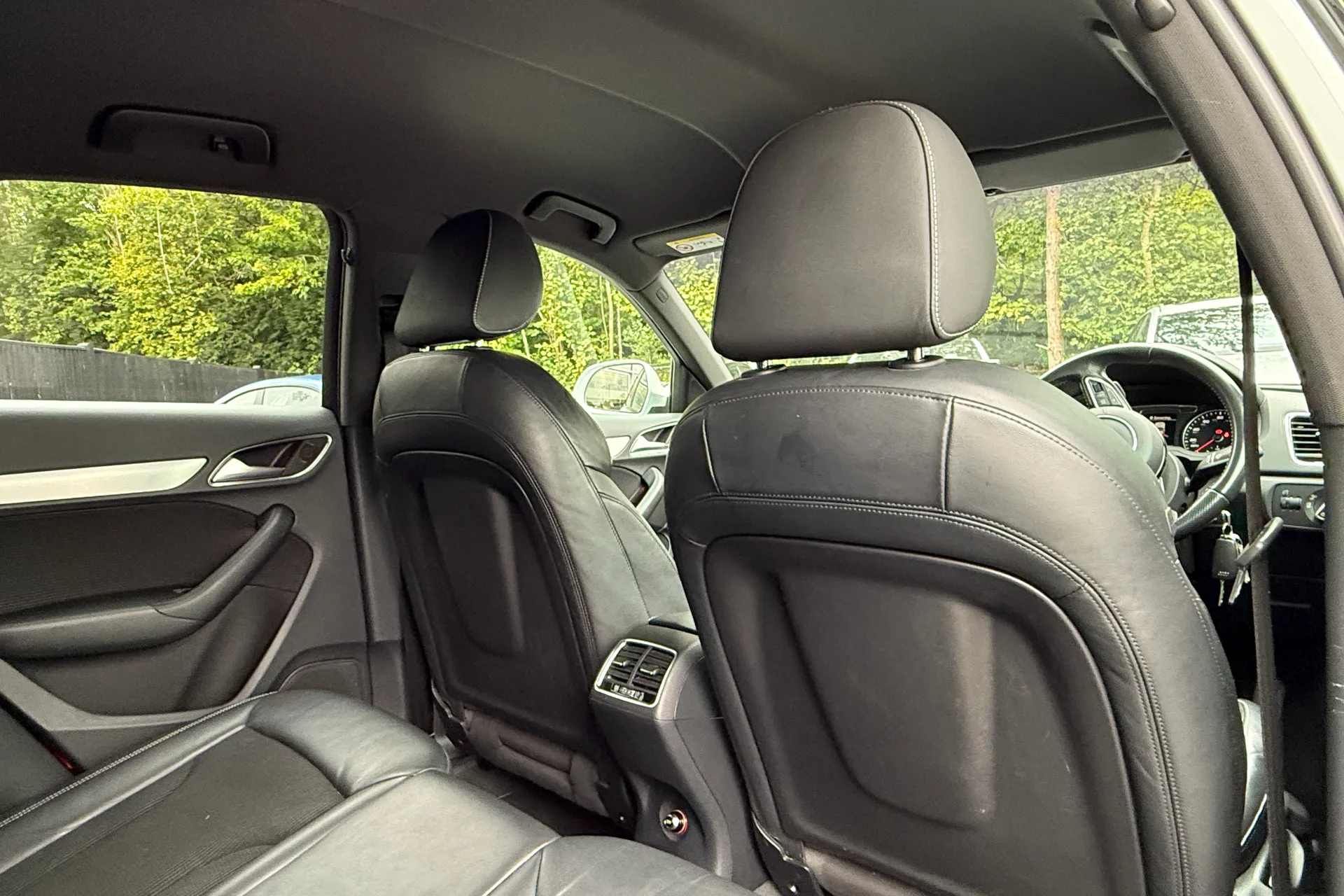 Audi Q3 thumbnail image number 10