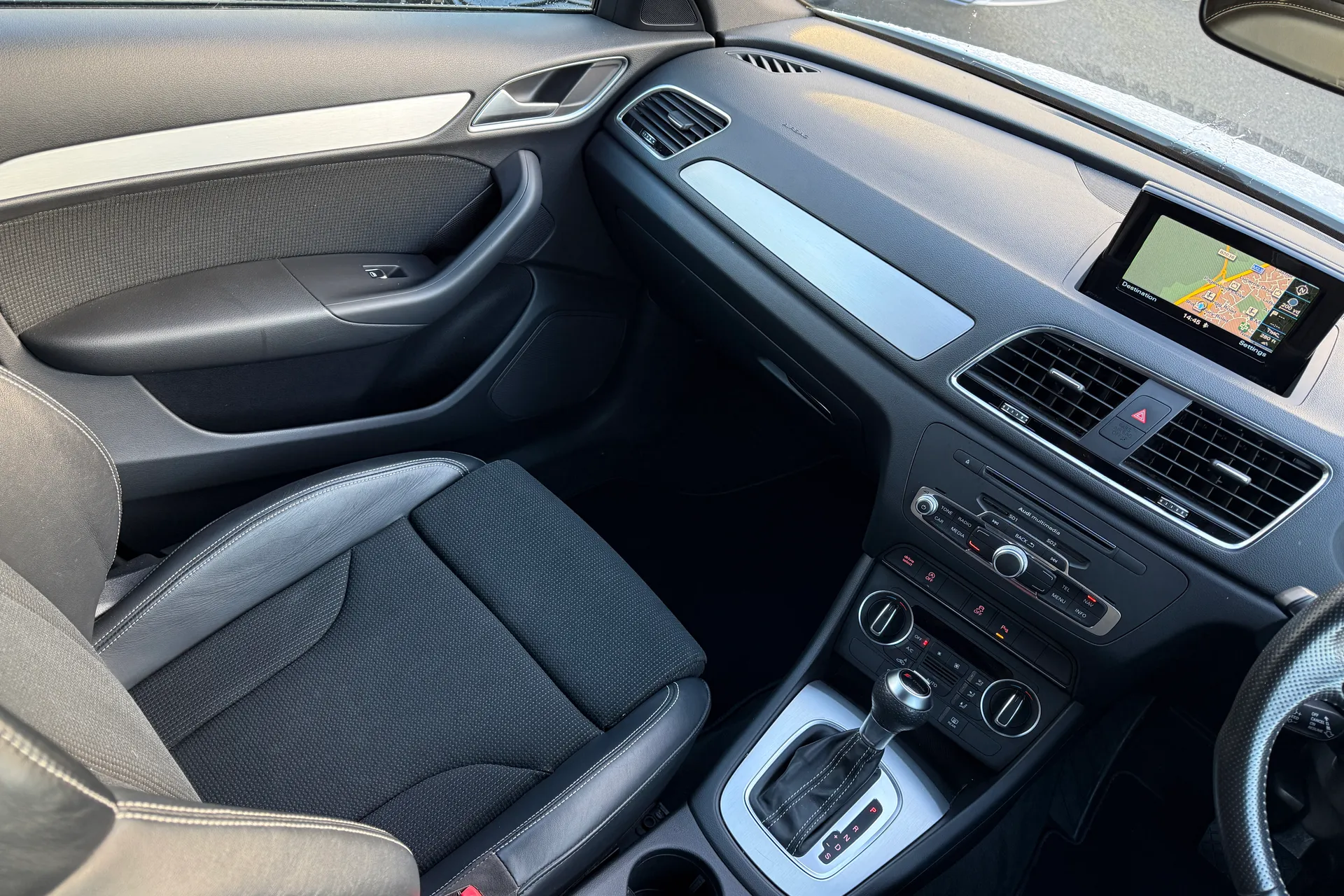 Audi Q3 thumbnail image number 38