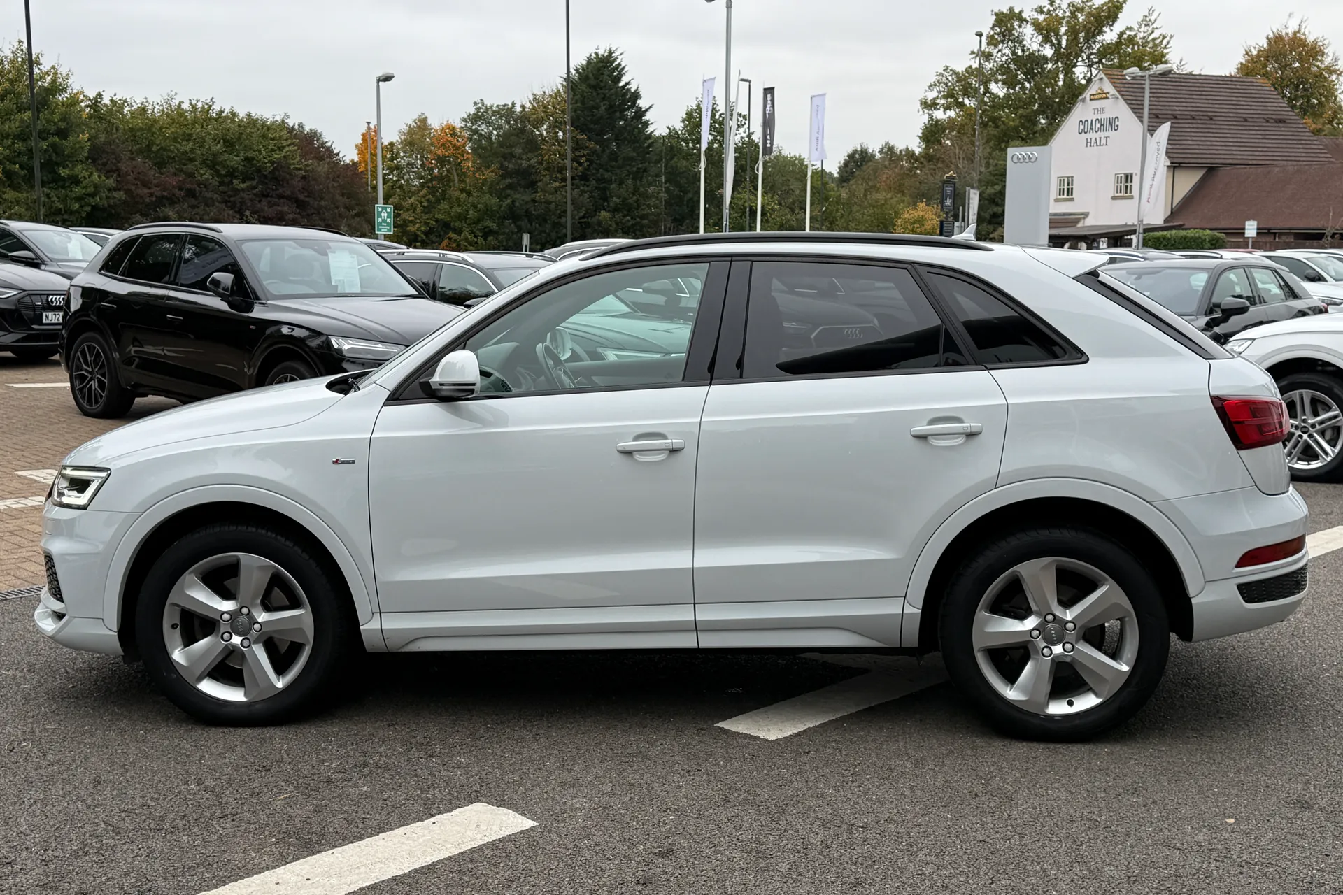 Audi Q3 thumbnail image number 13