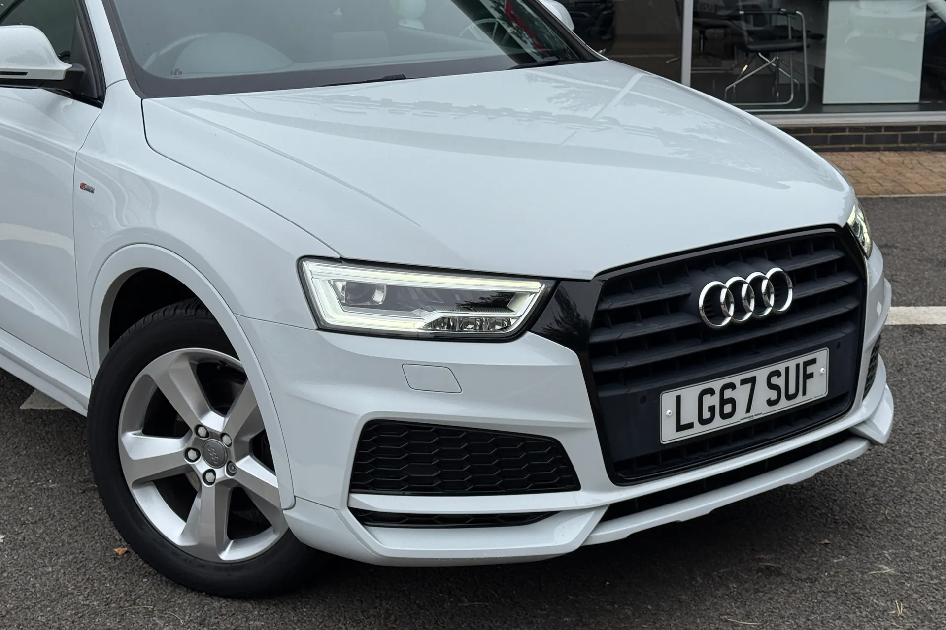 Audi Q3 thumbnail image number 28