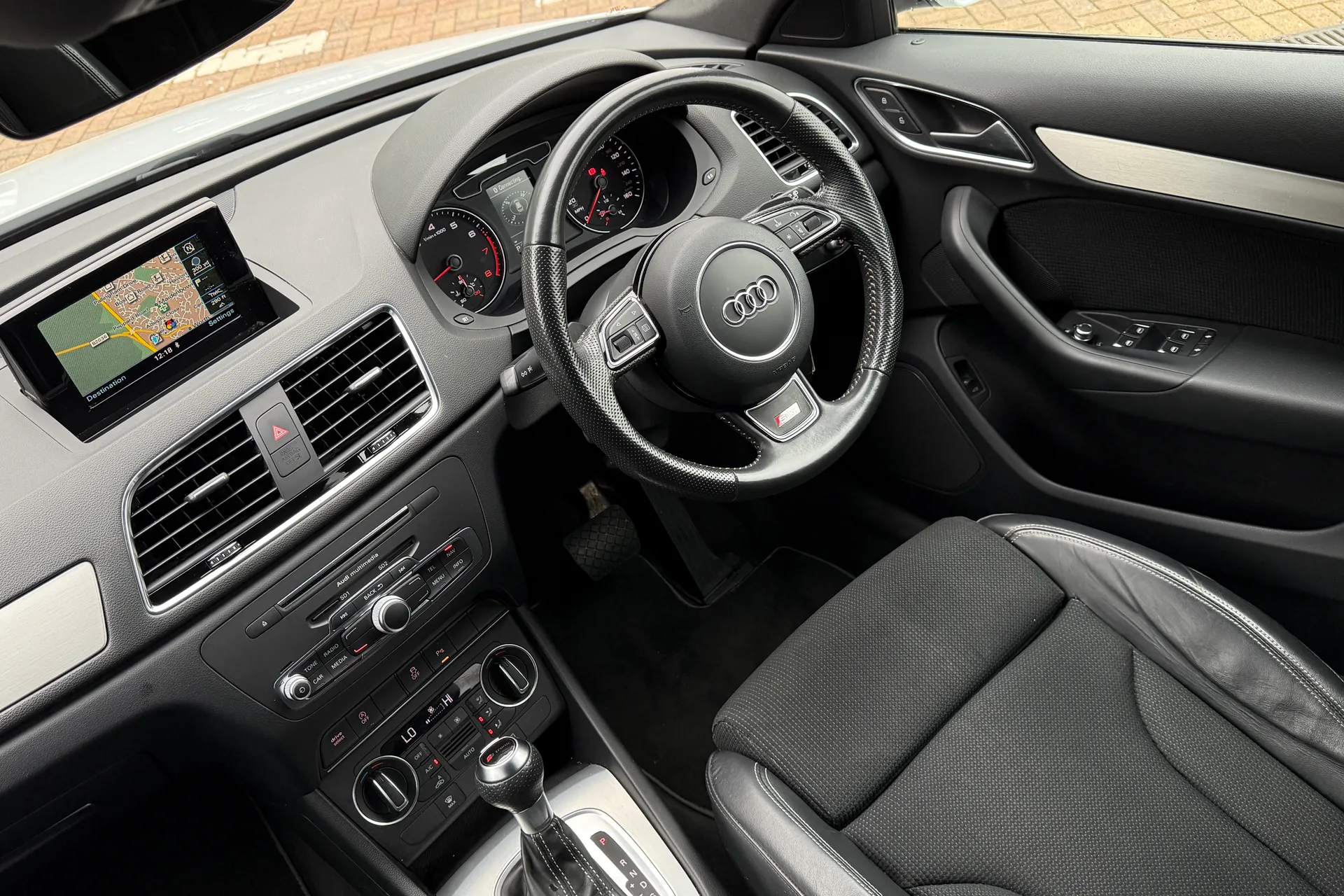 Audi Q3 thumbnail image number 40