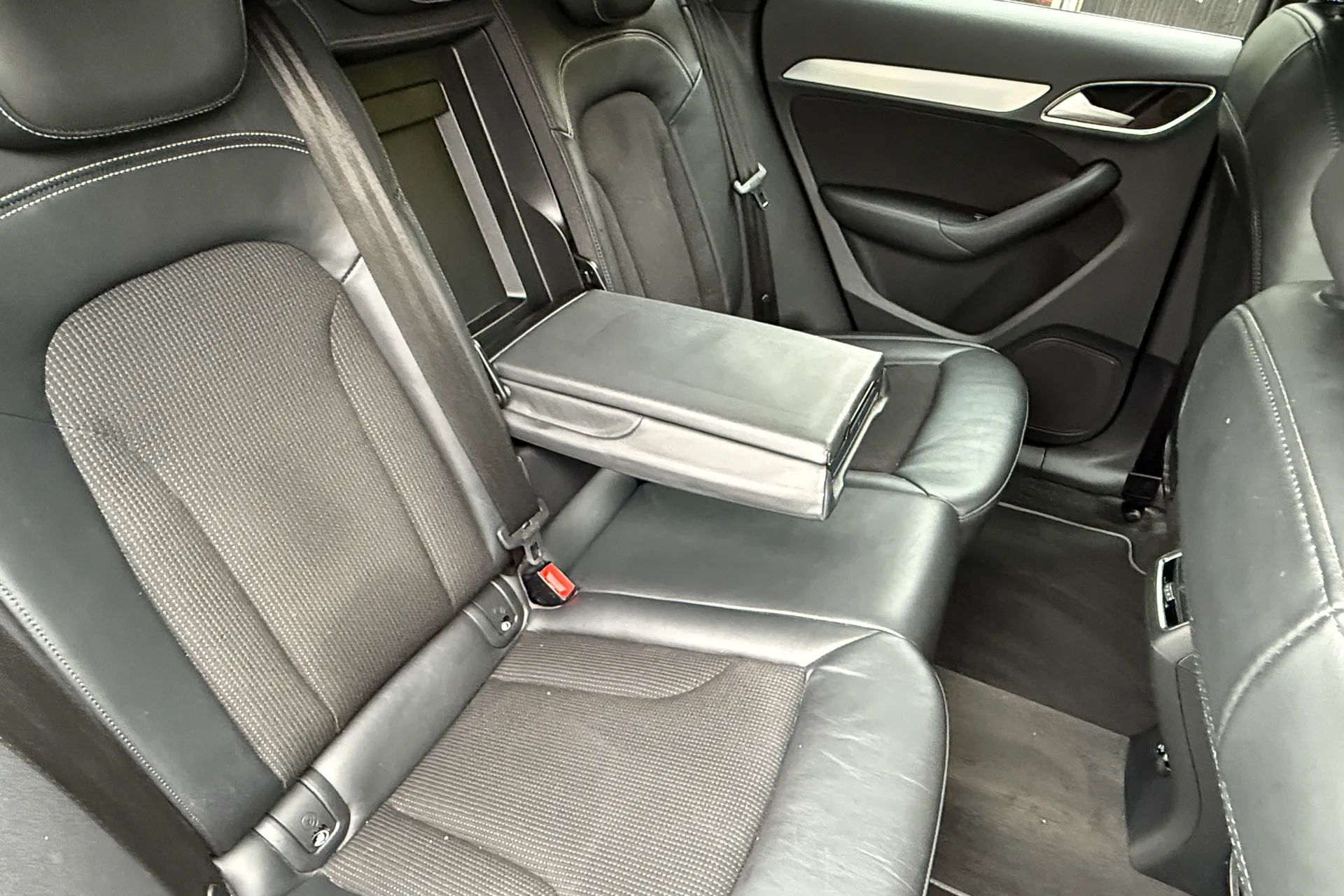 Audi Q3 thumbnail image number 24