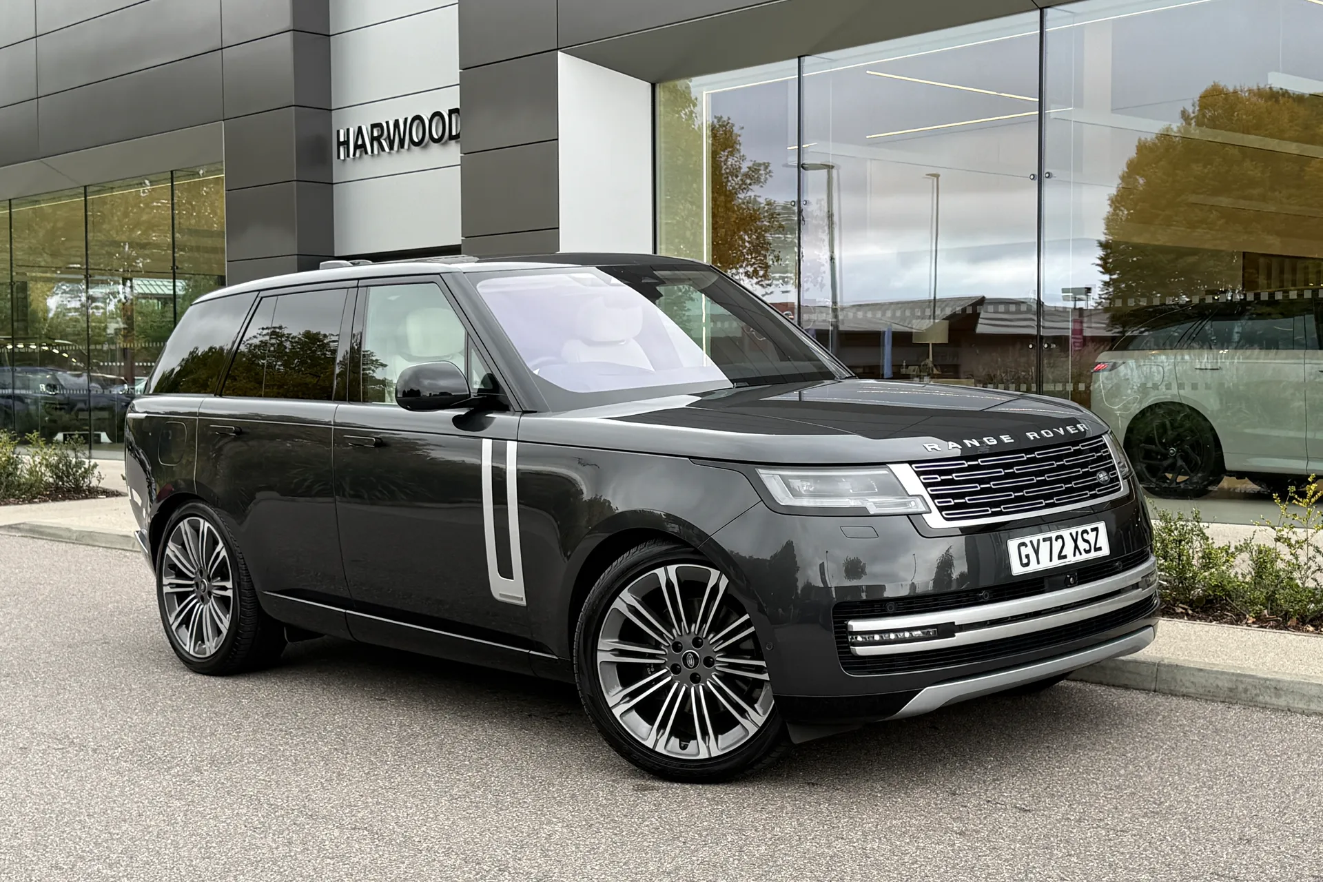 LAND ROVER RANGE ROVER focused image