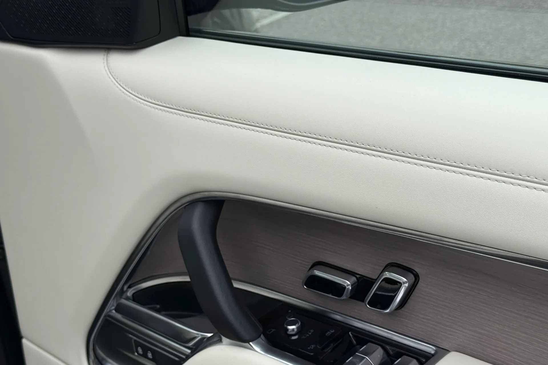 LAND ROVER RANGE ROVER thumbnail image number 37