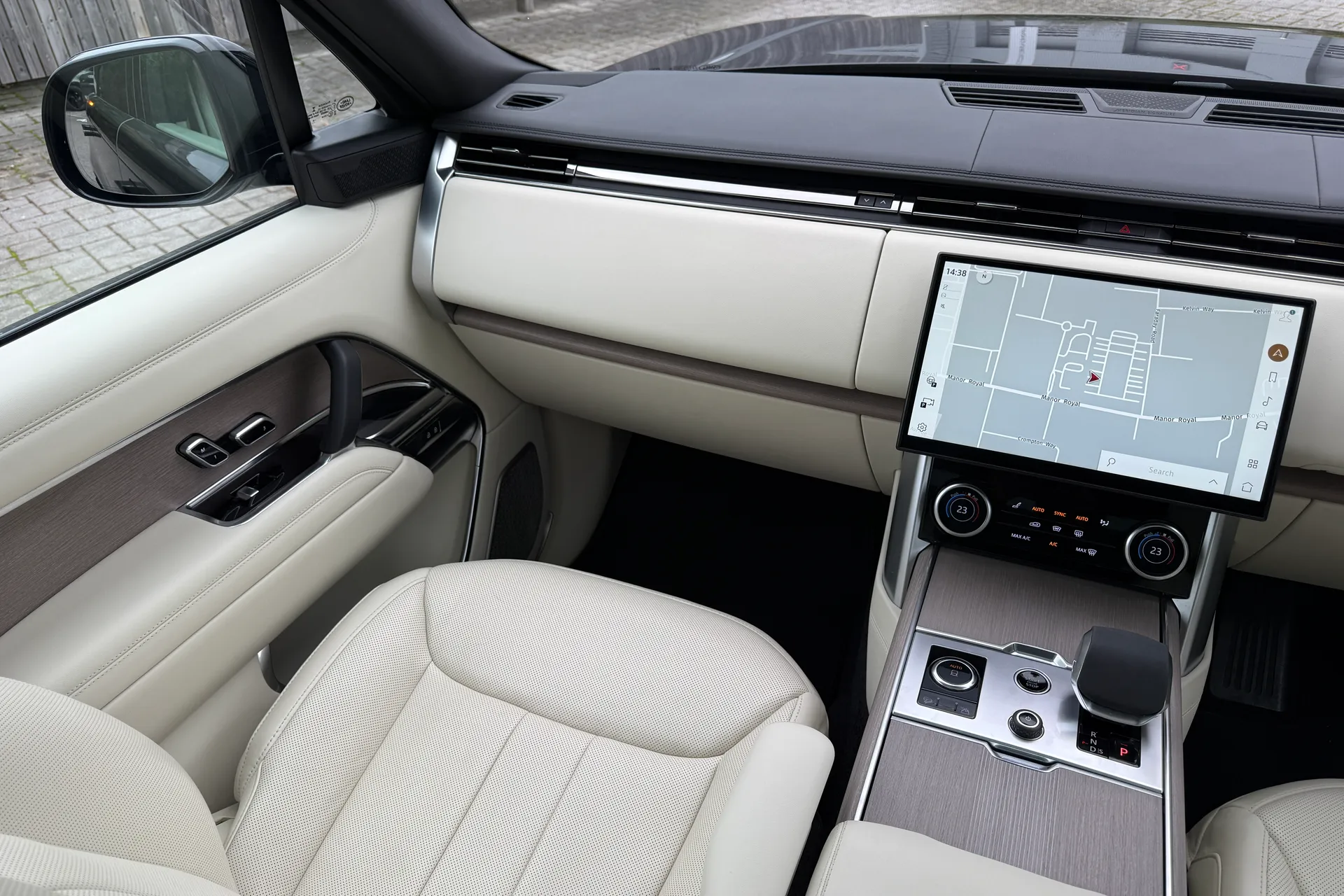 LAND ROVER RANGE ROVER thumbnail image number 28