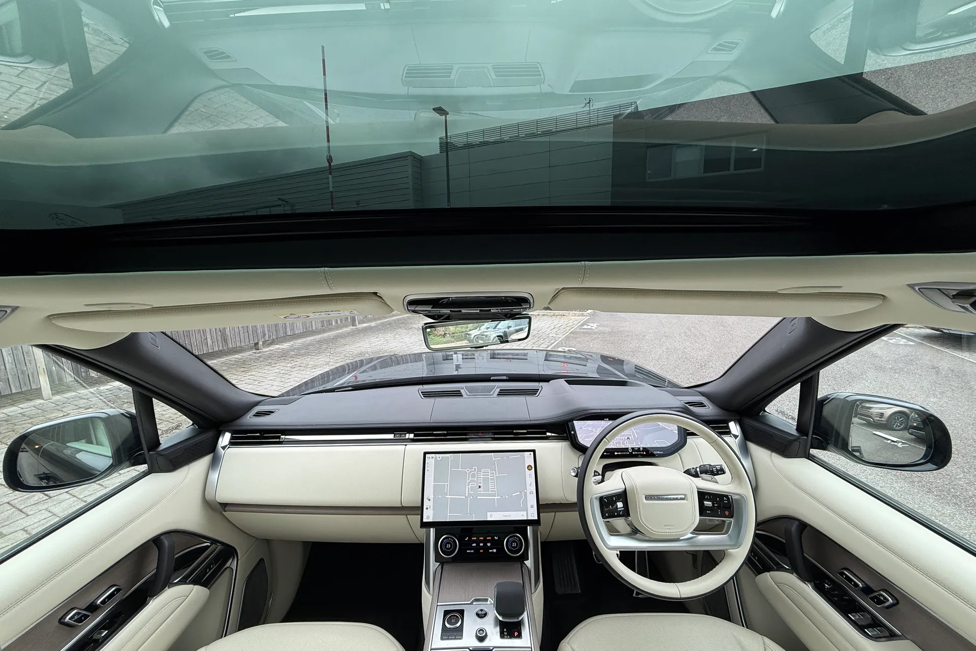 LAND ROVER RANGE ROVER thumbnail image number 4