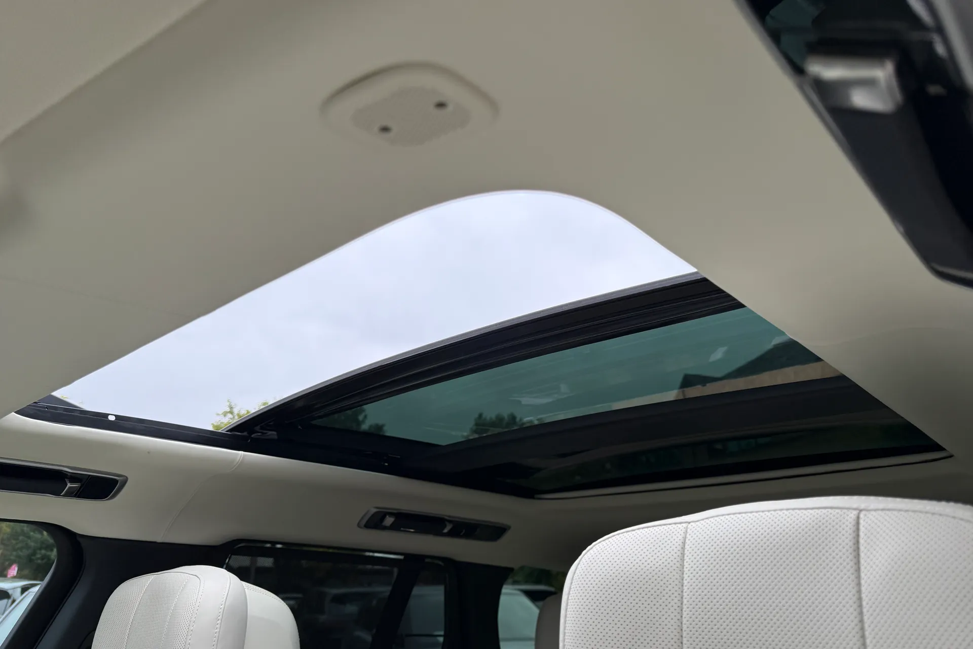 LAND ROVER RANGE ROVER thumbnail image number 5