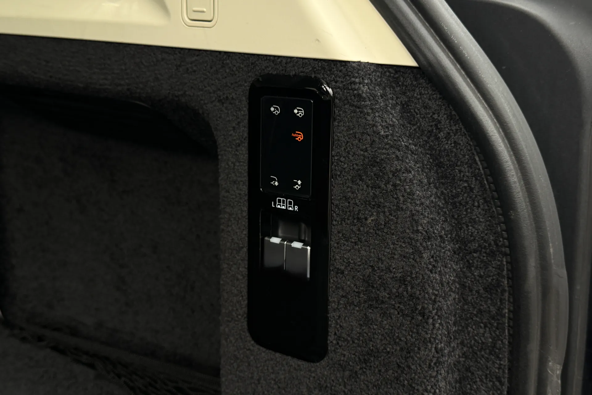 LAND ROVER RANGE ROVER thumbnail image number 50