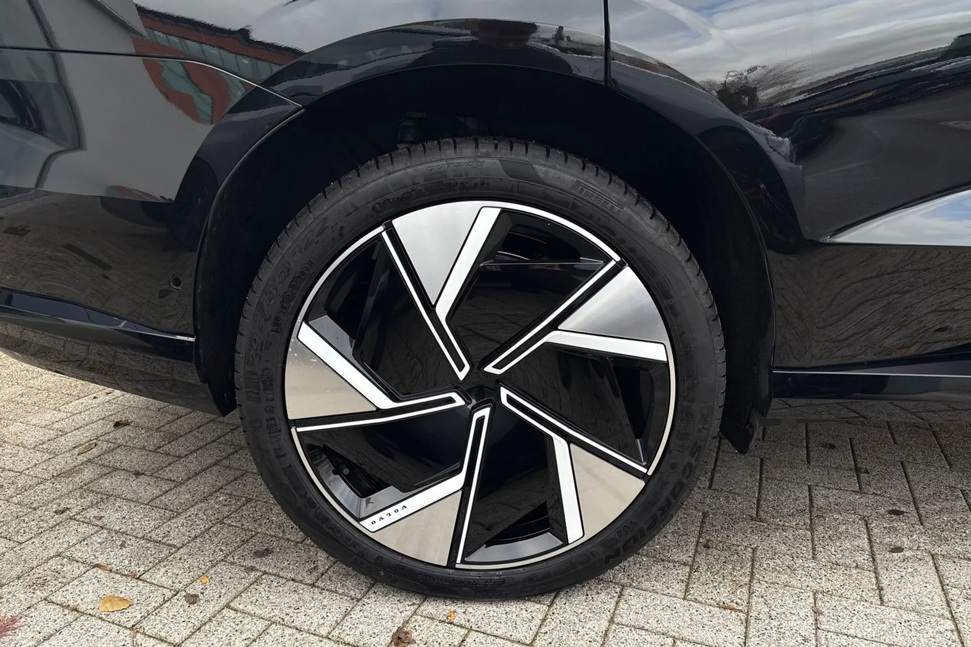 Volvo EX90 thumbnail image number 14